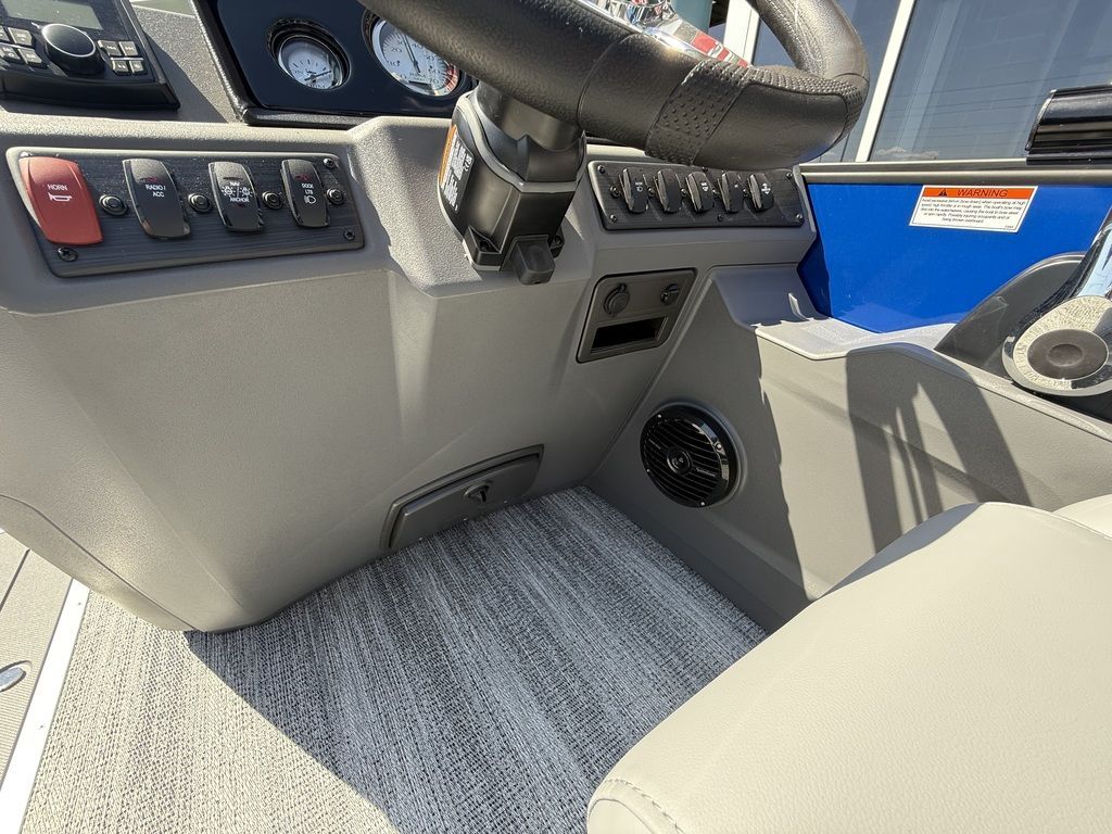 2025 Bennington 22 S SWINGBACK - 20
