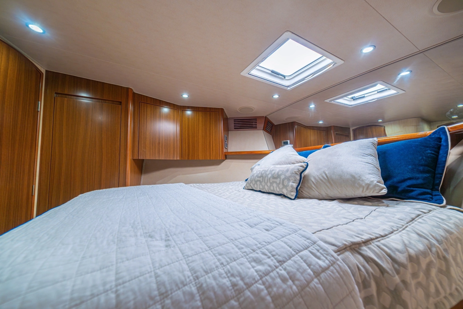 2012 Viking 60 Convertible - Image 42