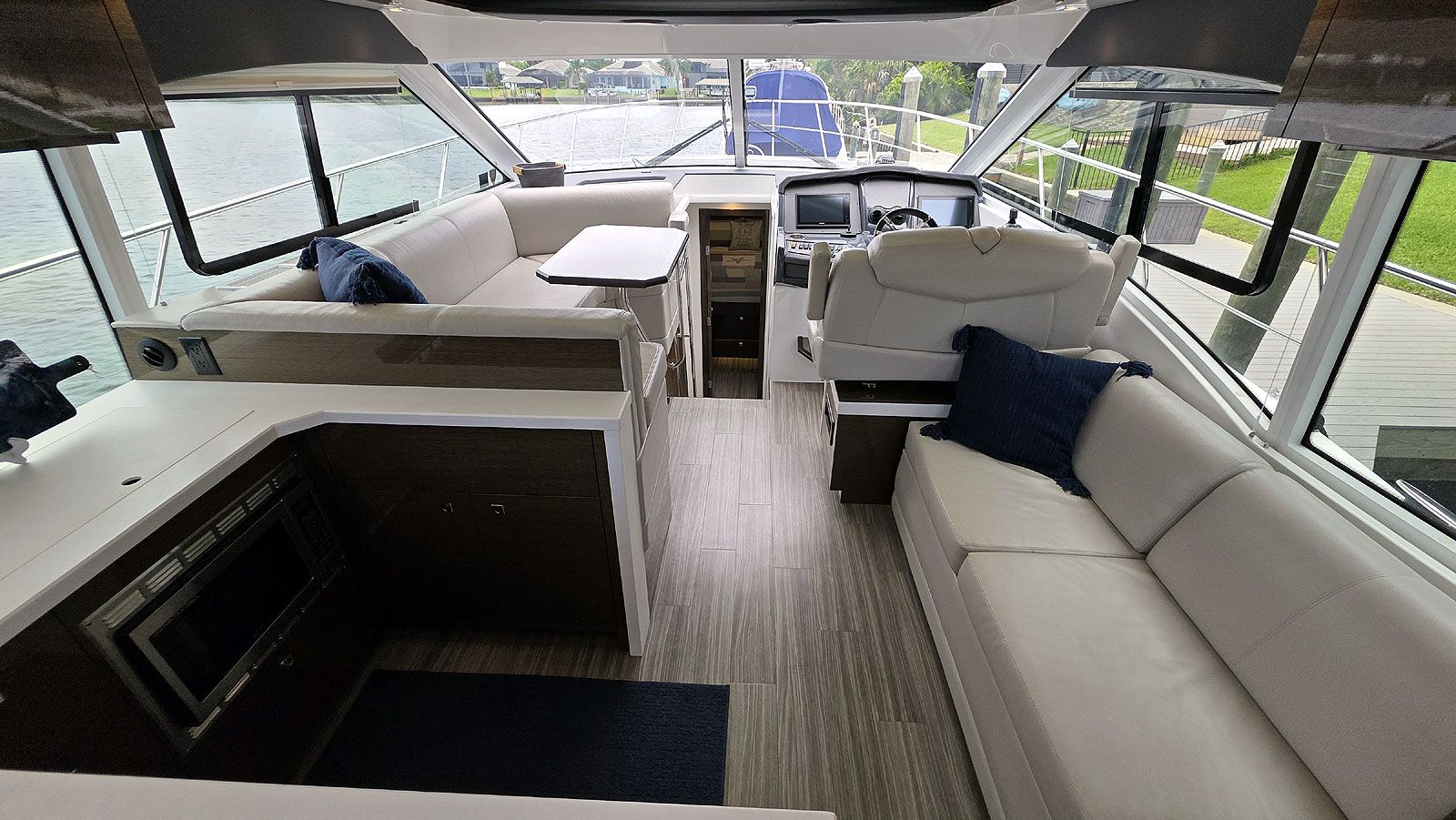 Main Cabin Forward