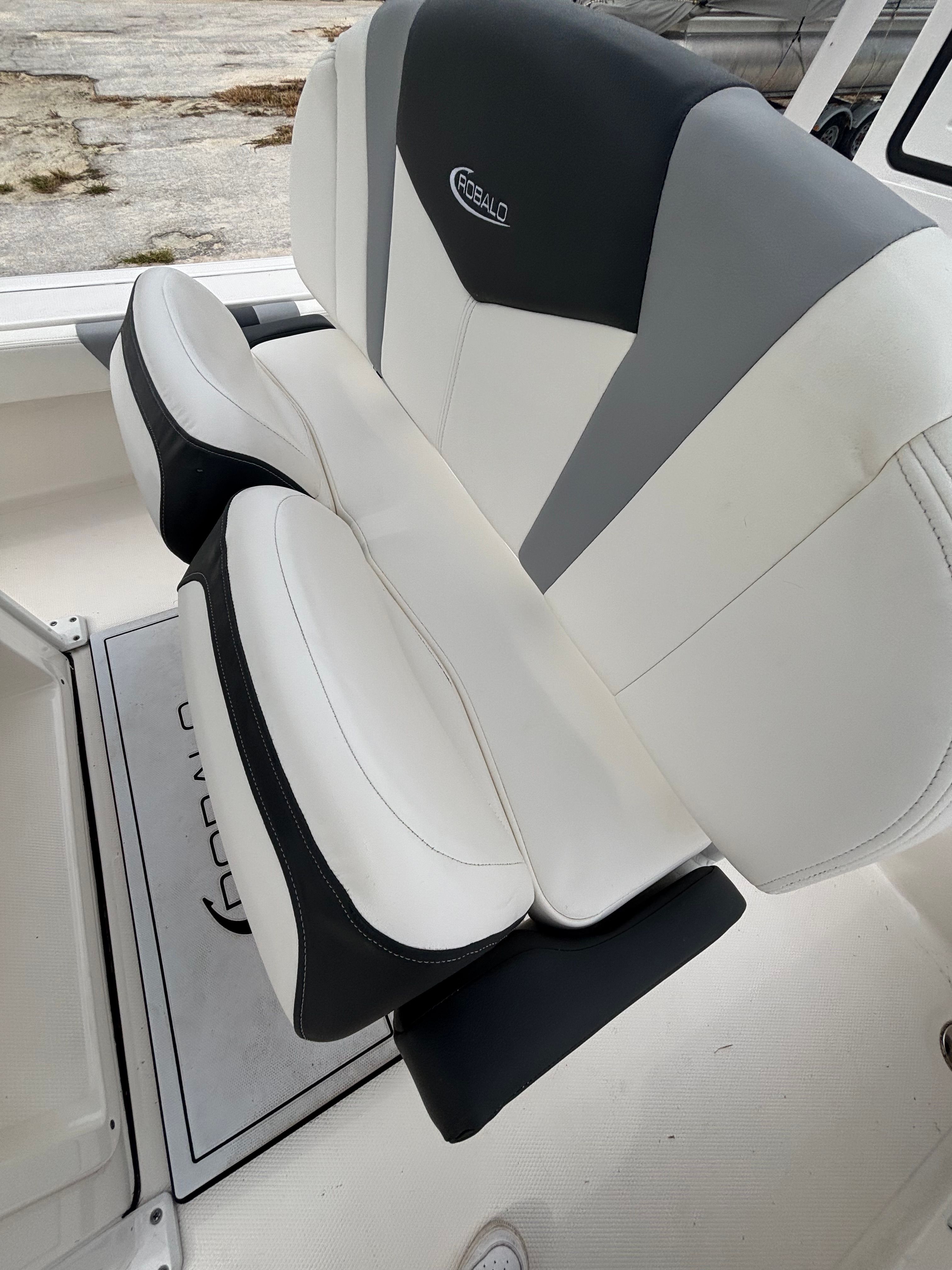 2024 Robalo CAYMAN - 33