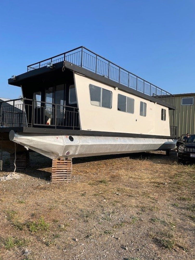 1985 Three Buoys Houseboat - Image 2