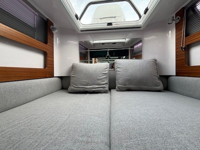 2023 Axopar 28 Cabin - 11