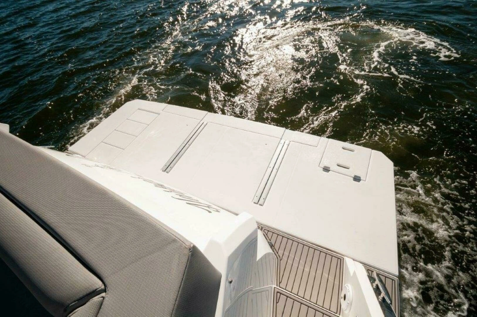 2020 Cruisers Yachts 60 Cantius - Image 42