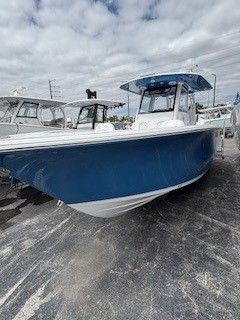2026 Sportsman Open 302 Center Console