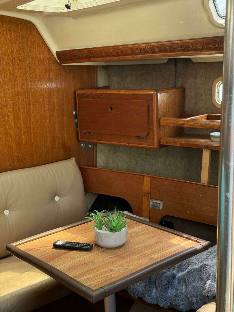 1989 Hunter 33.5 - Image 5