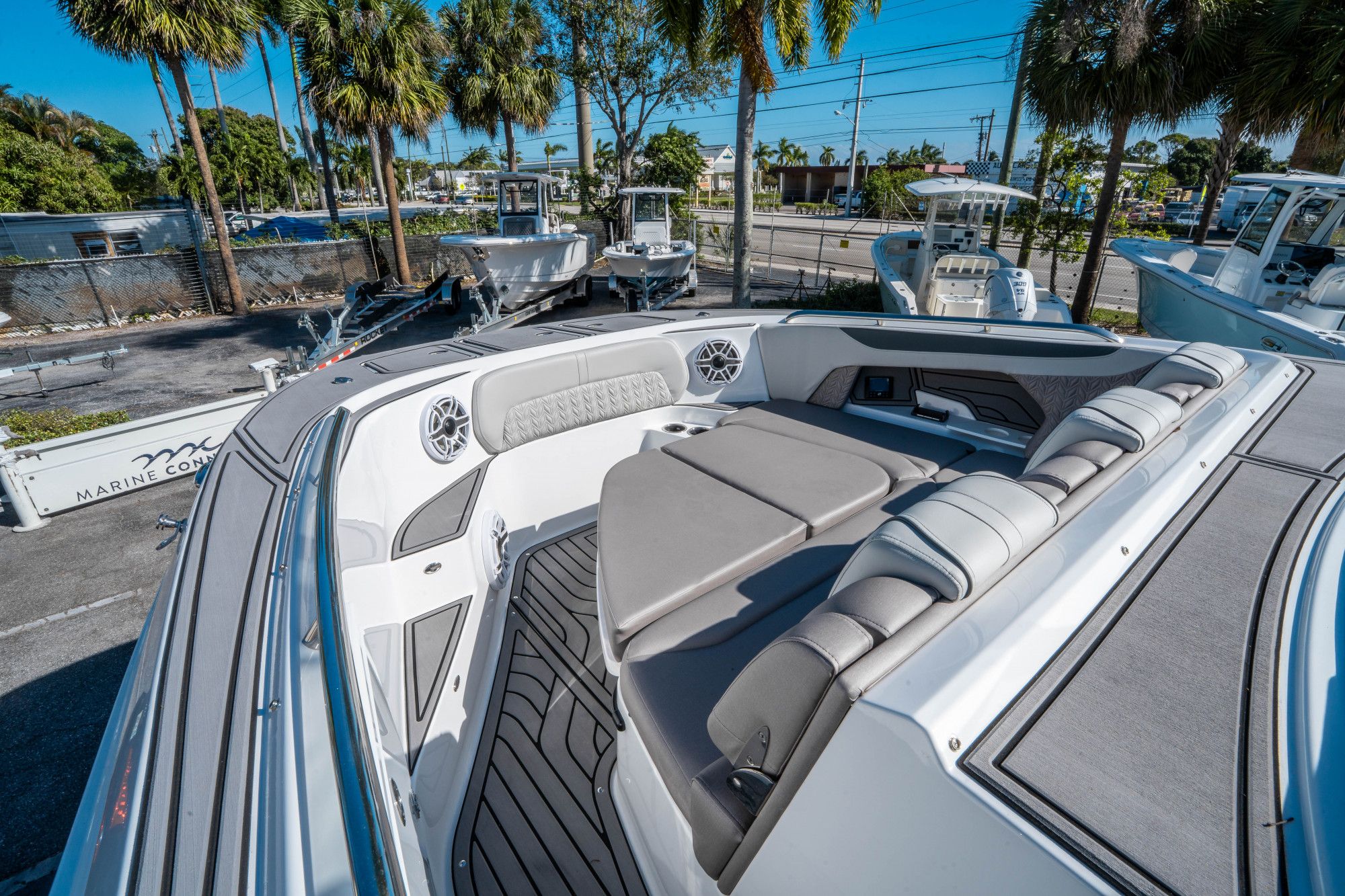 2026 Hurricane SunDeck 3200 OB - 25