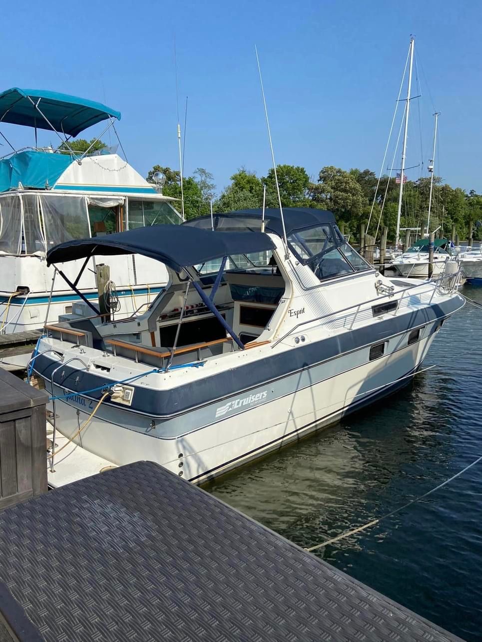 1986 Cruisers Yachts Esprit - 11