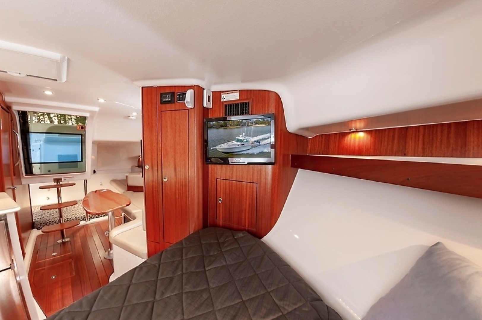 2015 Pursuit 385 OS - Image 31