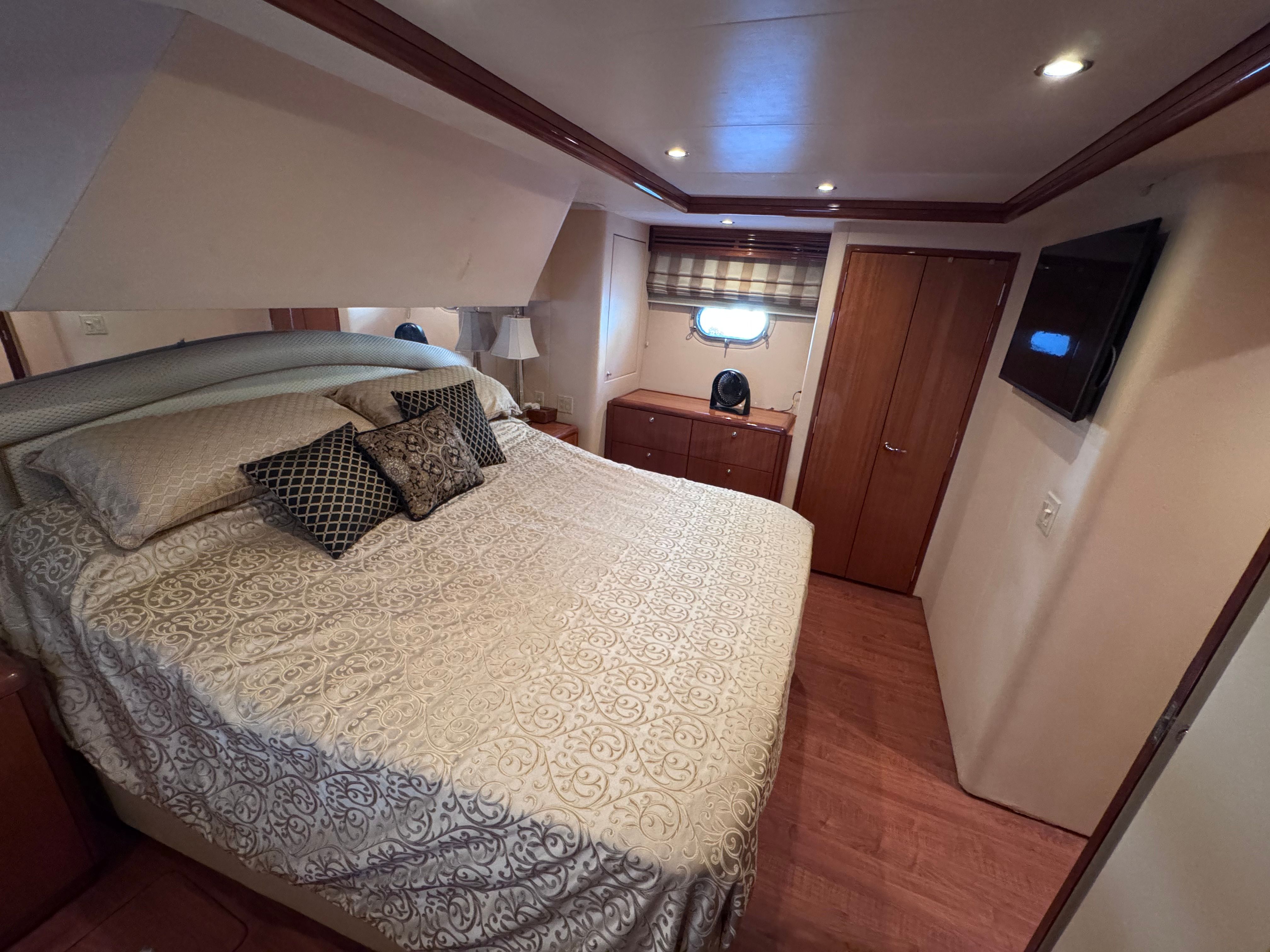 2006 Hatteras 64 Motor Yacht - 65