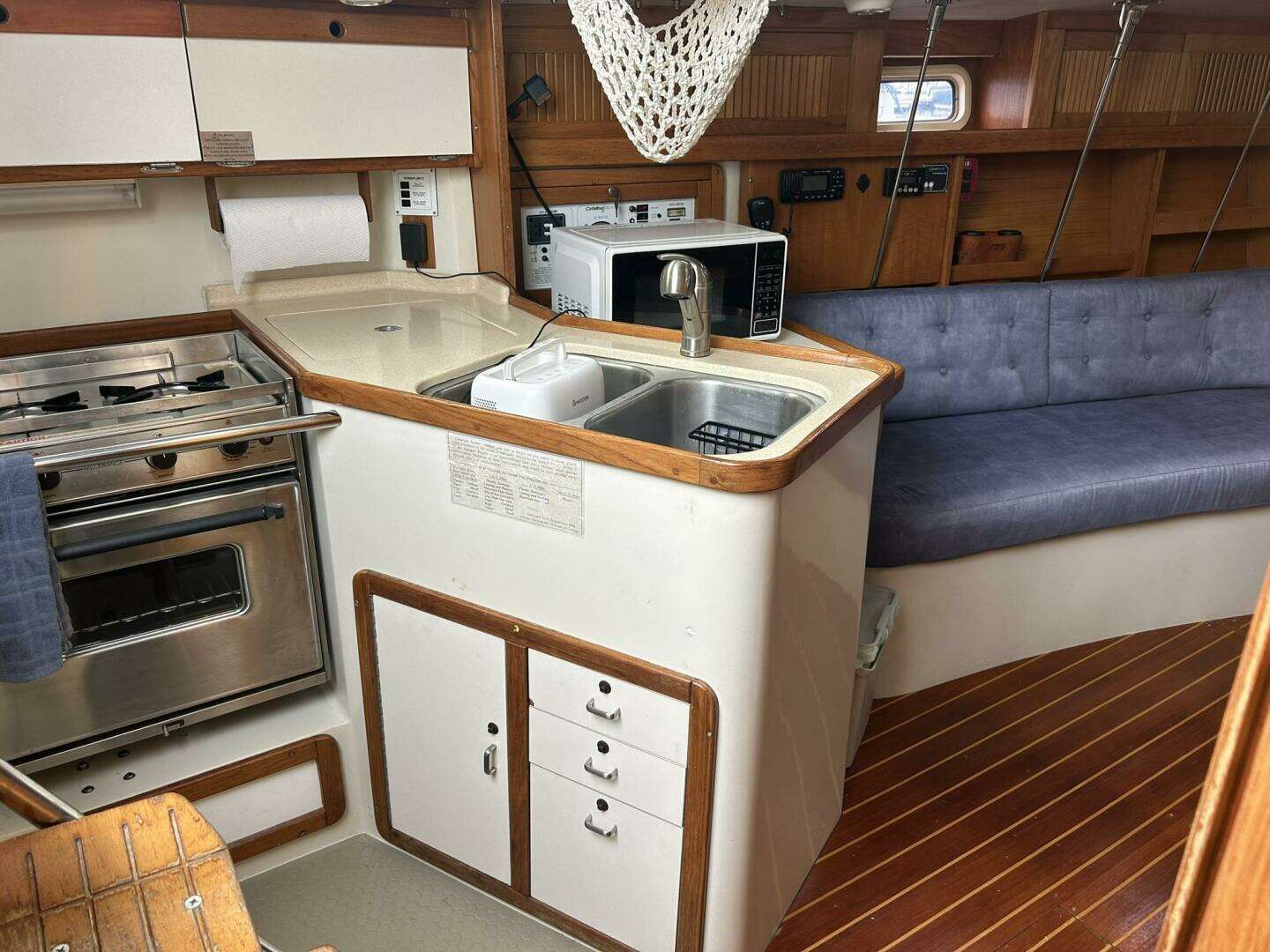 1995 Catalina 320 - Image 12