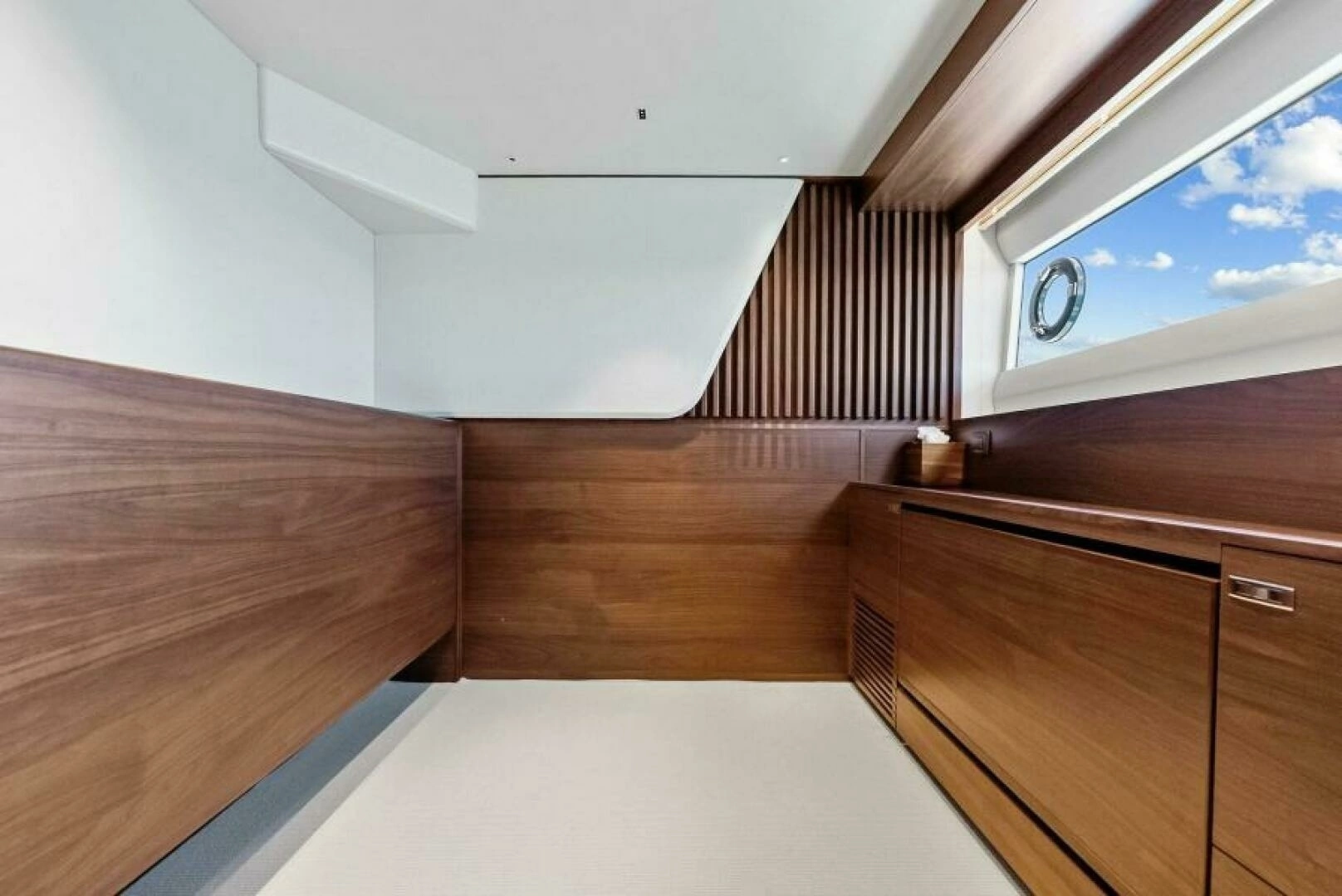 2024 Princess Y72 Motor Yacht - Image 25