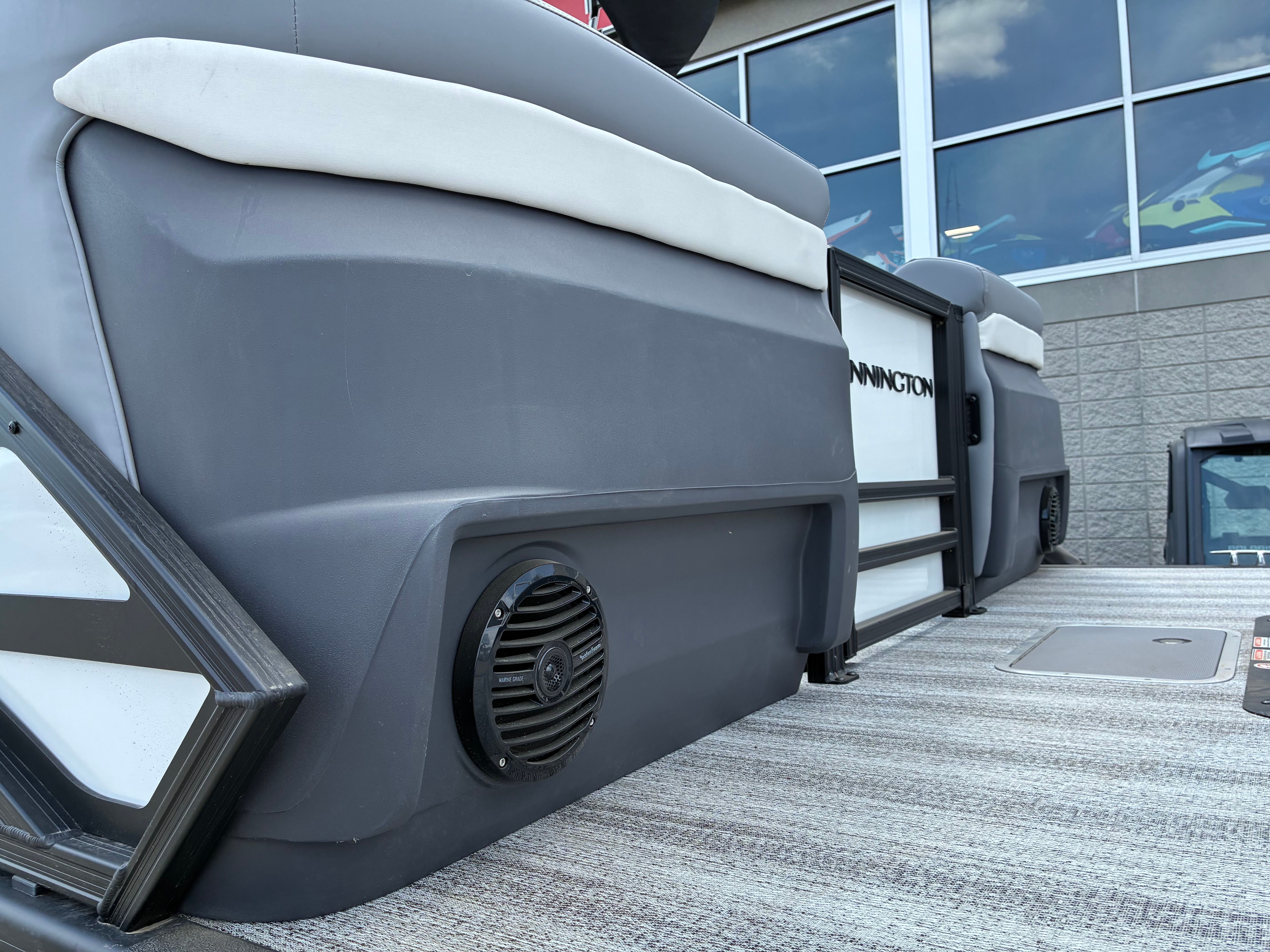 2026 Bennington 24 M Fastback - Quad Bench - 20