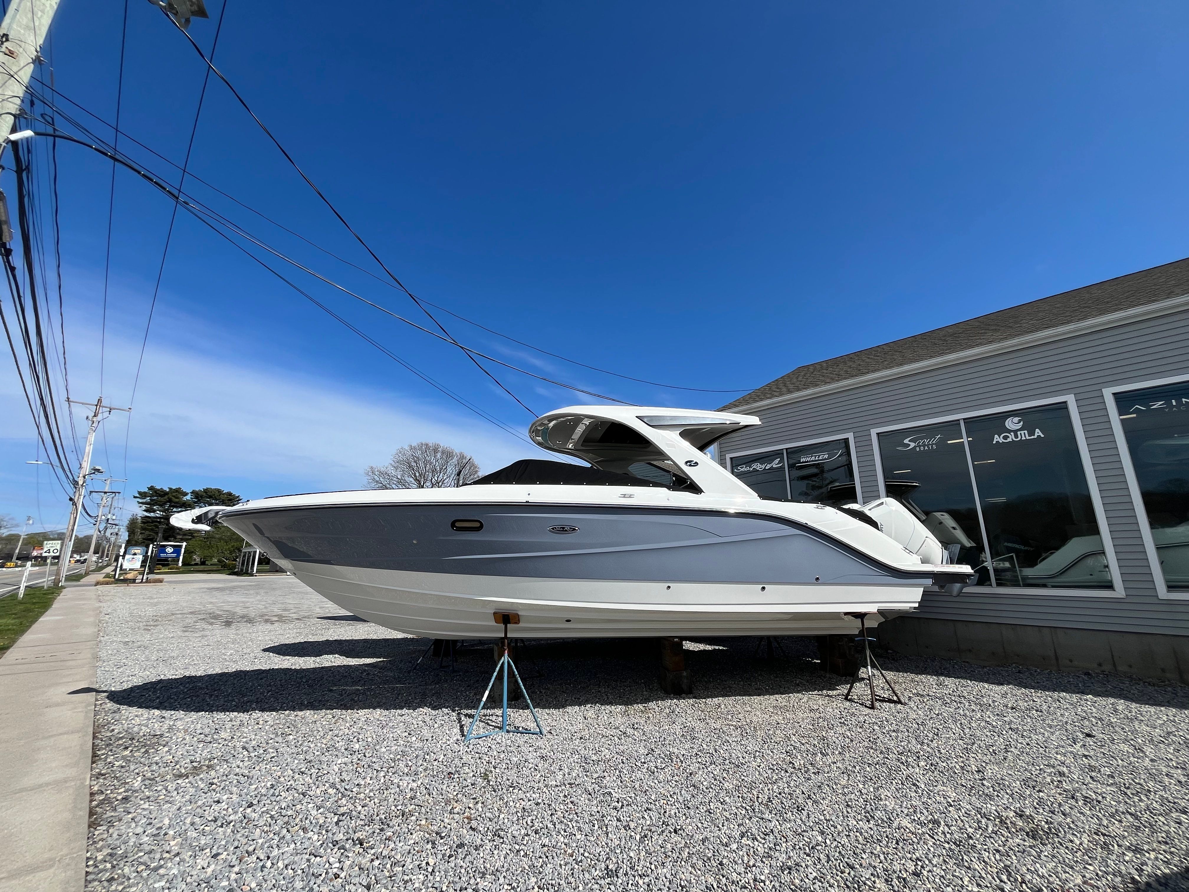 2026 Sea Ray SLX 310 Outboard