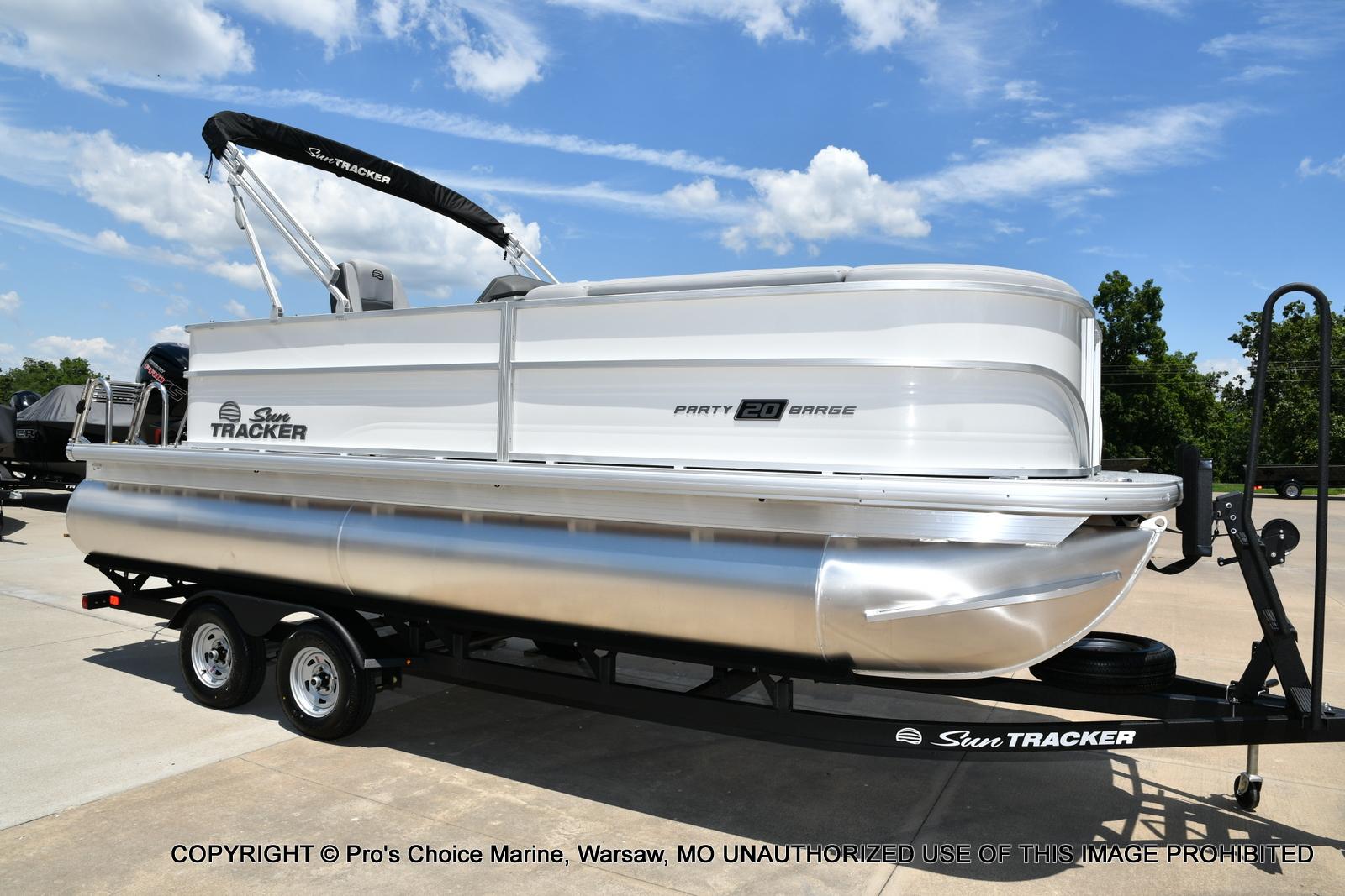2026 Sun Tracker Party Barge 20 DLX