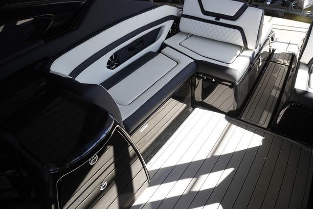 2025 Yamaha Boats 275SD - 11
