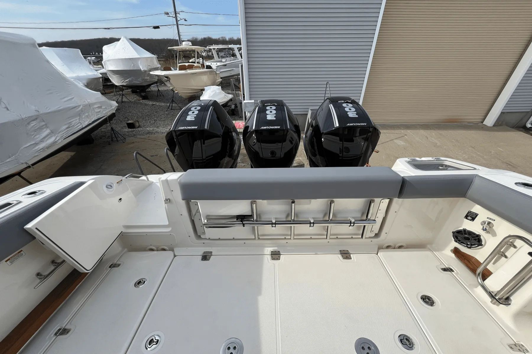 2025 Boston Whaler 350 Realm - 8