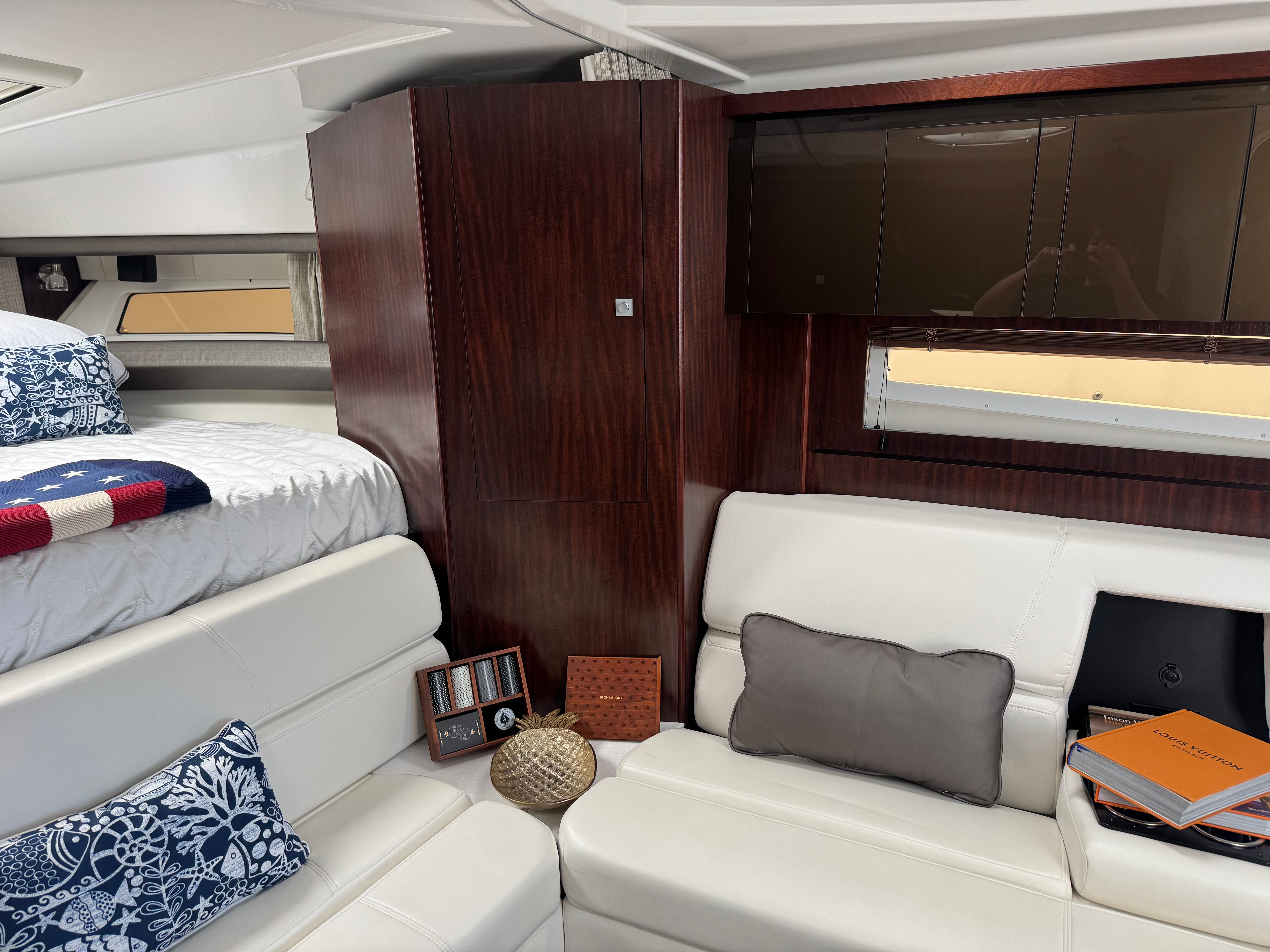 2018 Monterey 335 Sport Yacht - 35