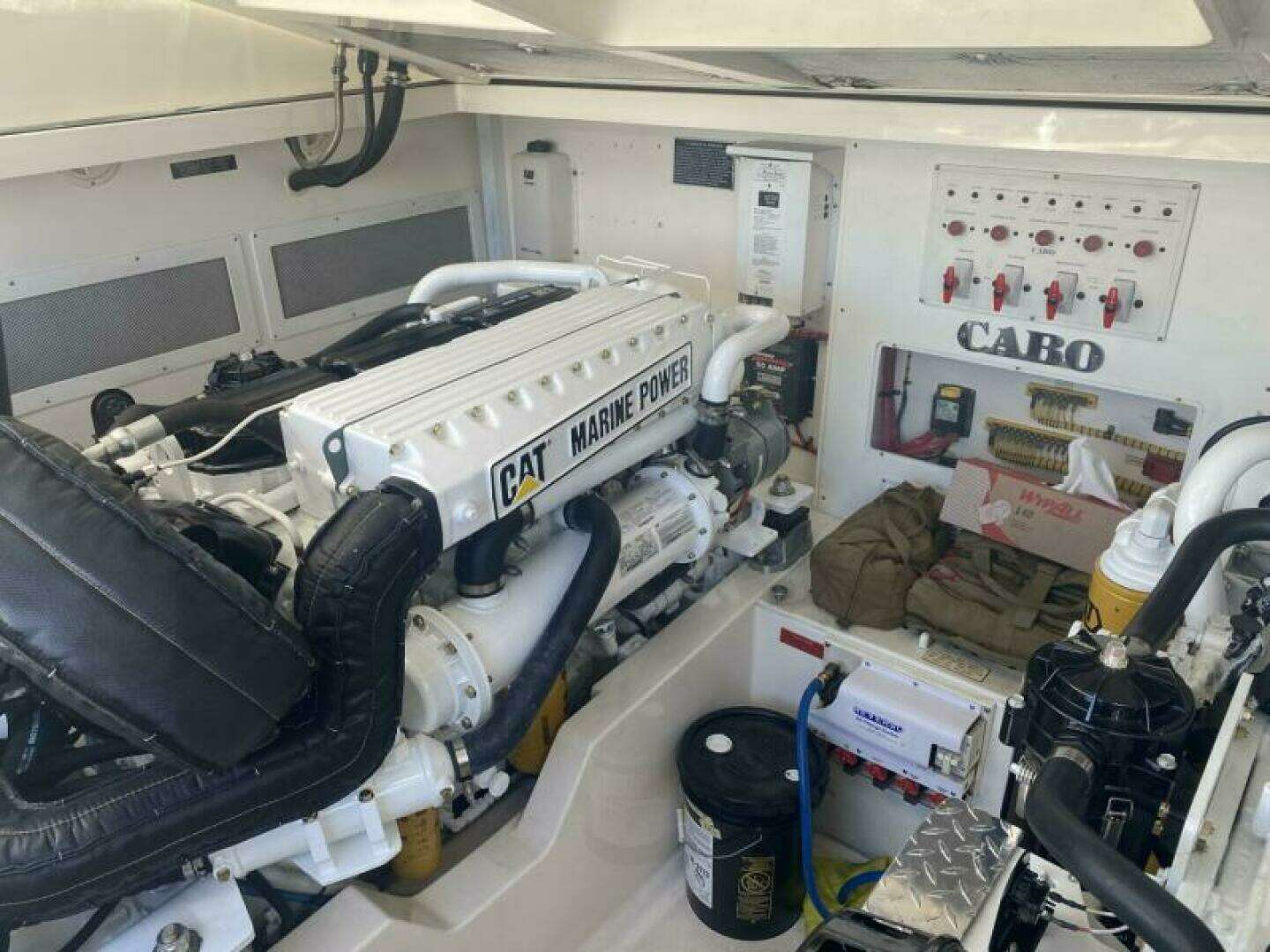 2006 Cabo 40 Express - Image 35