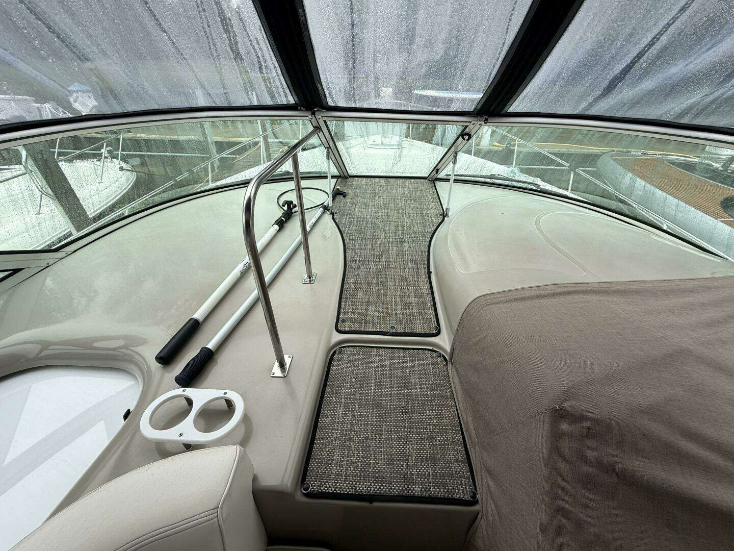 2004 Cruisers 370 Express - Image 19