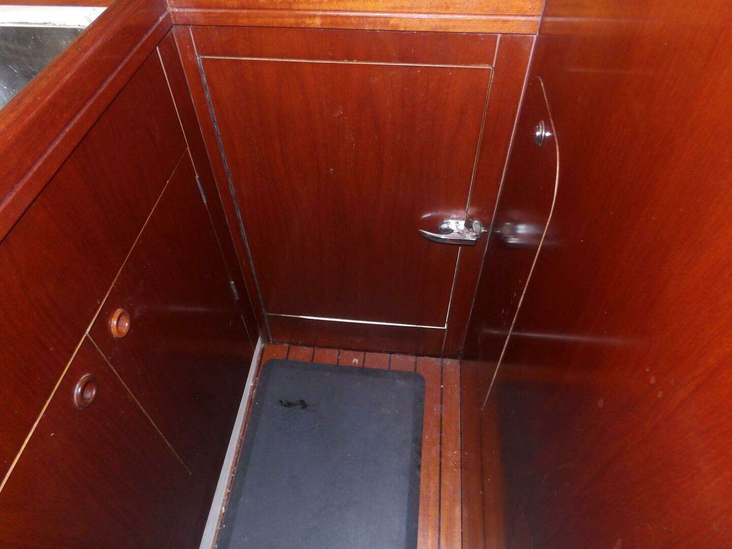 2004 Beneteau 423 - Image 40