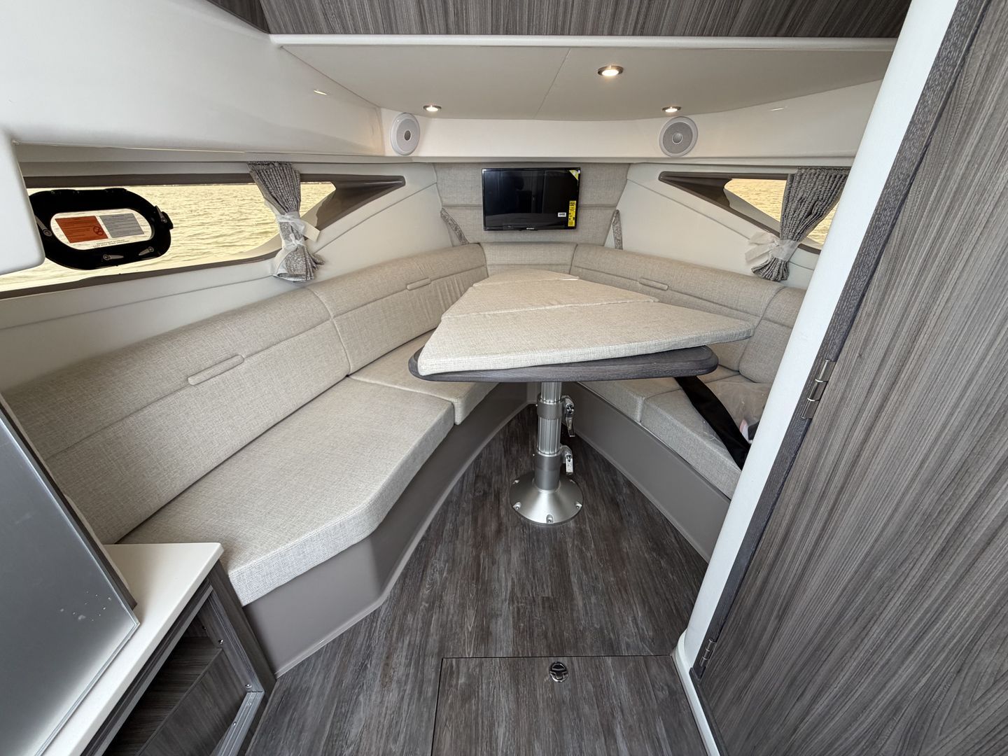 2026 Sea Ray Sundancer 320 Outboard - 58