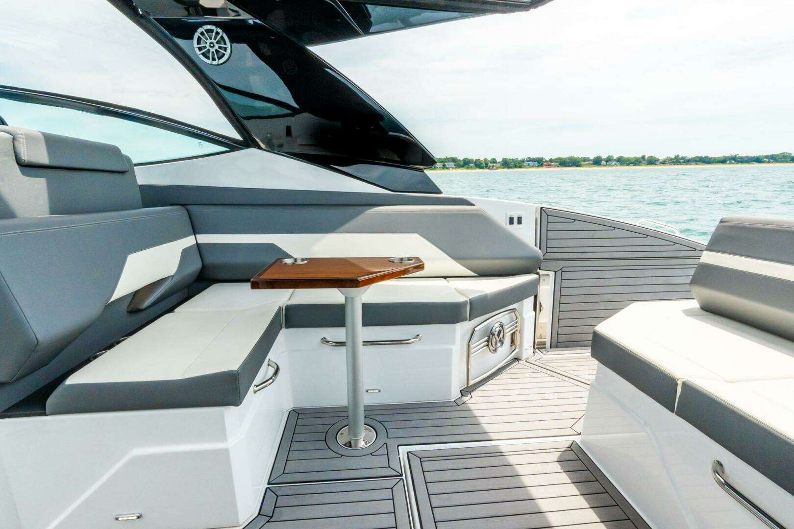 2021 Cruisers Yachts — - Image 20