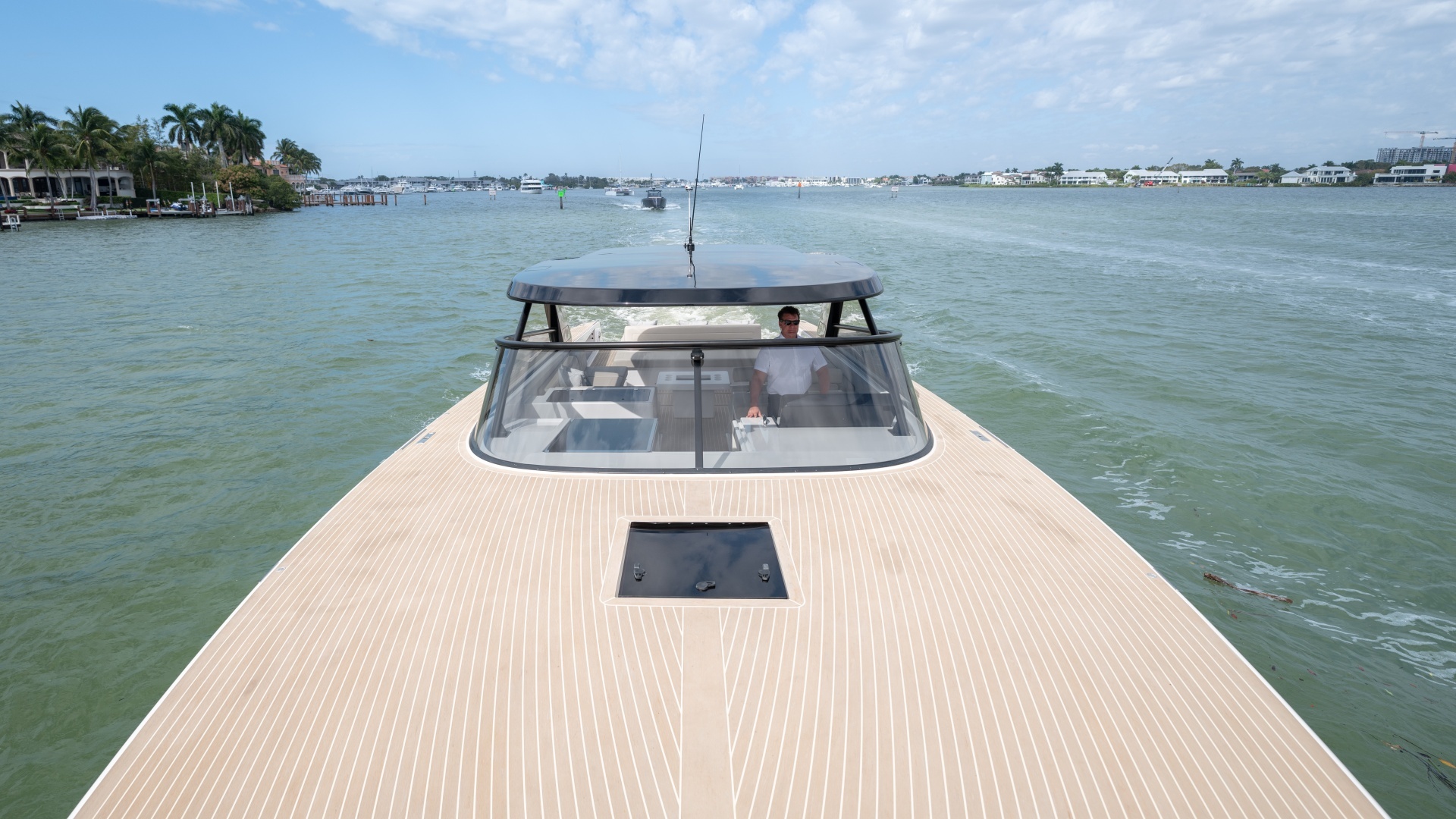 2024 VanDutch 56 - Image 9