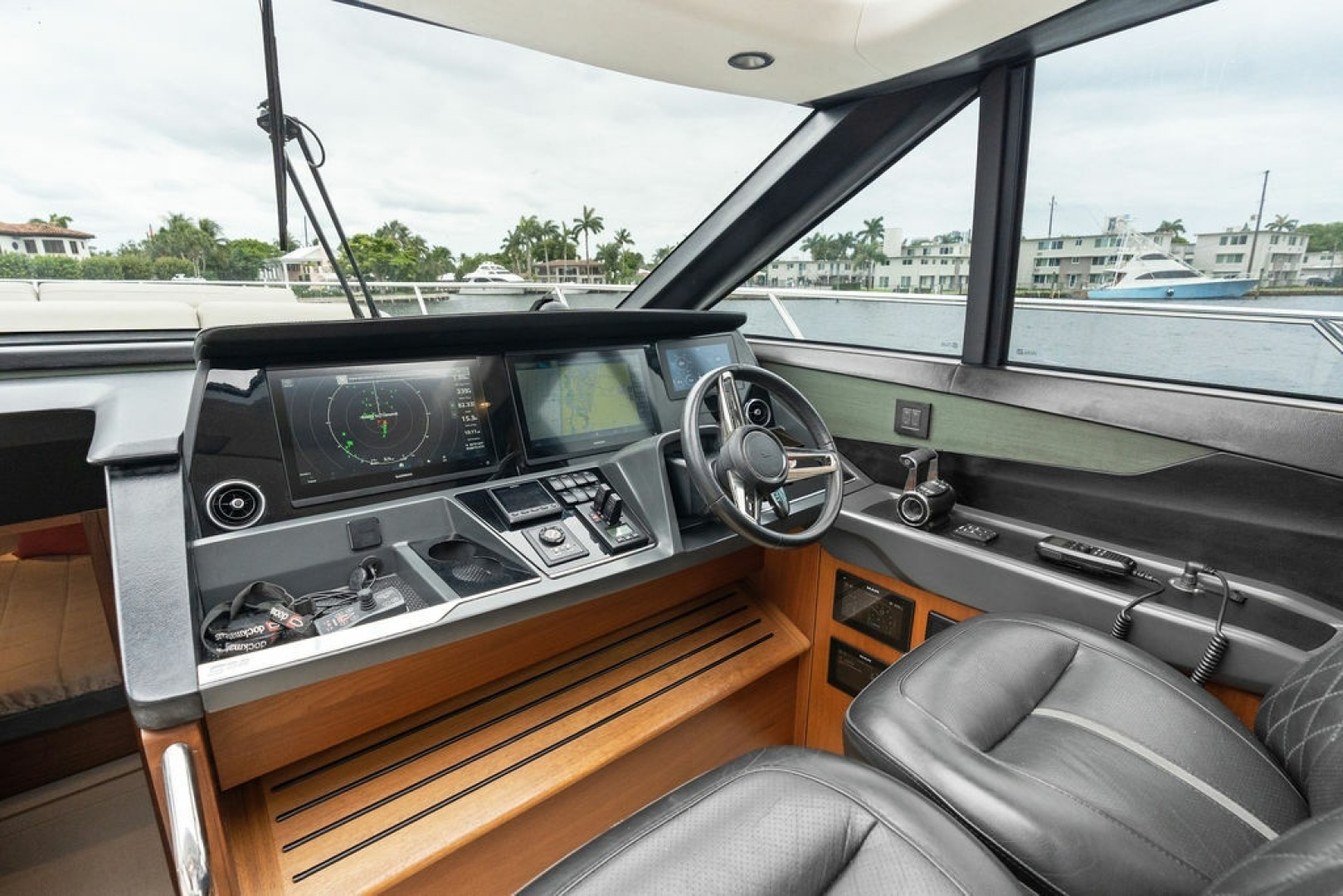 2020 Princess S62 Sportbridge - Image 46