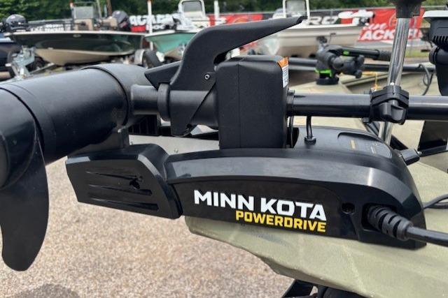 Minn Kota PowerDrive motor on 2017 Tracker Grizzly 1654 MVX Sportsman boat.