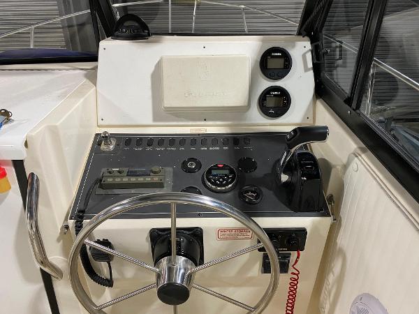 1992 Boston Whaler 21' Walkaround - 14