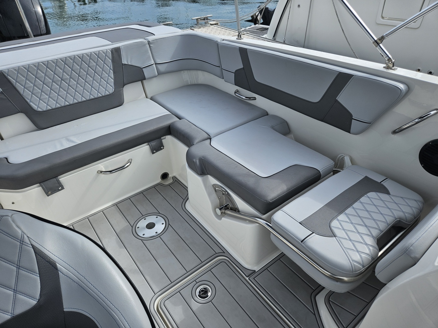 2024 Bayliner VR6 Bowrider OB - Image 13