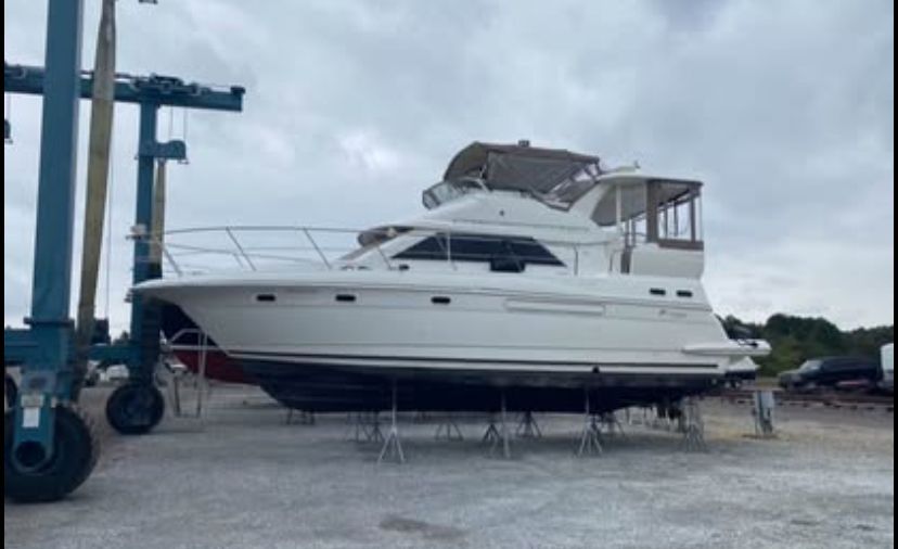 2001 Cruisers Yachts 3750 Motoryacht