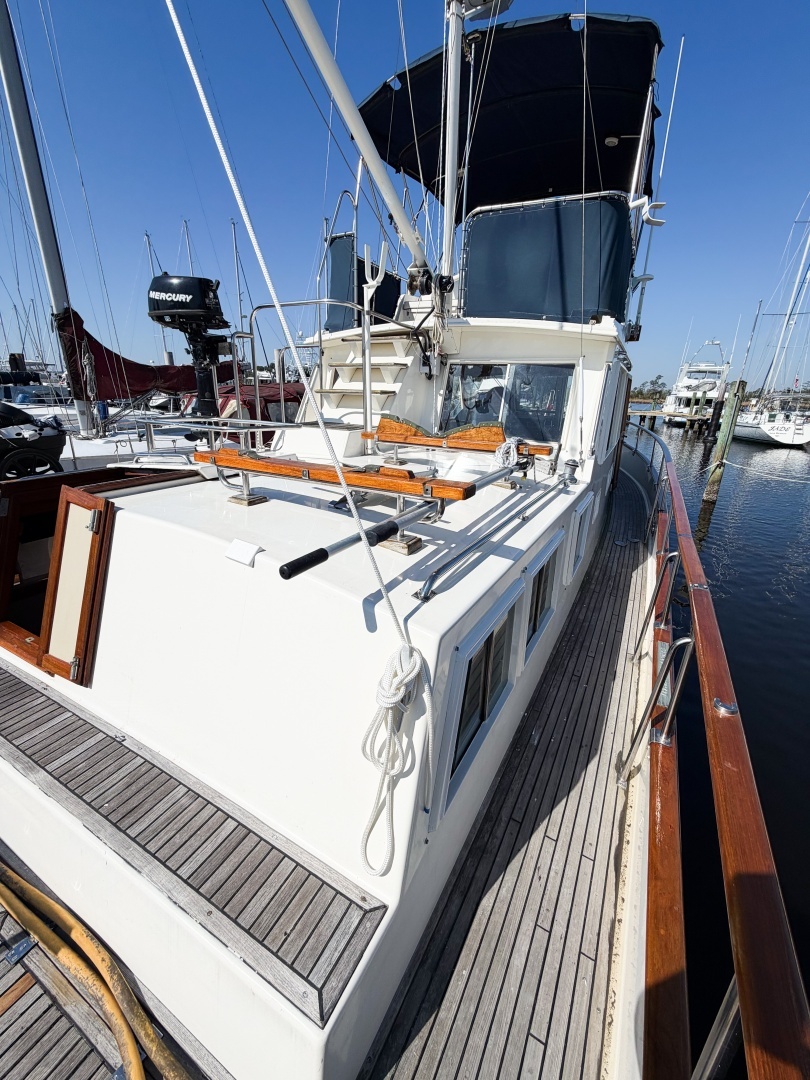 1991 Grand Banks 36 - Image 10