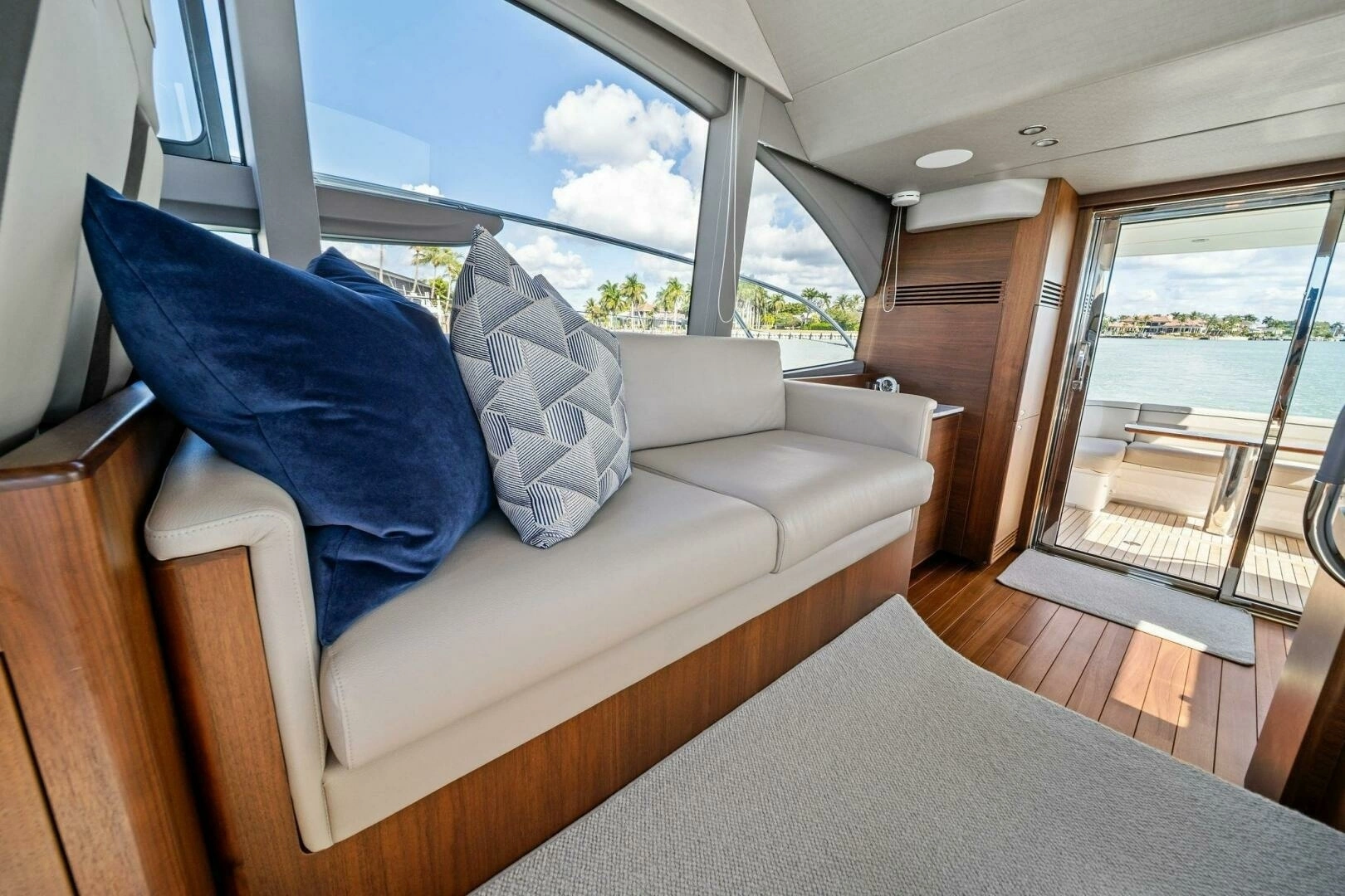 2023 Princess F50 - Image 23