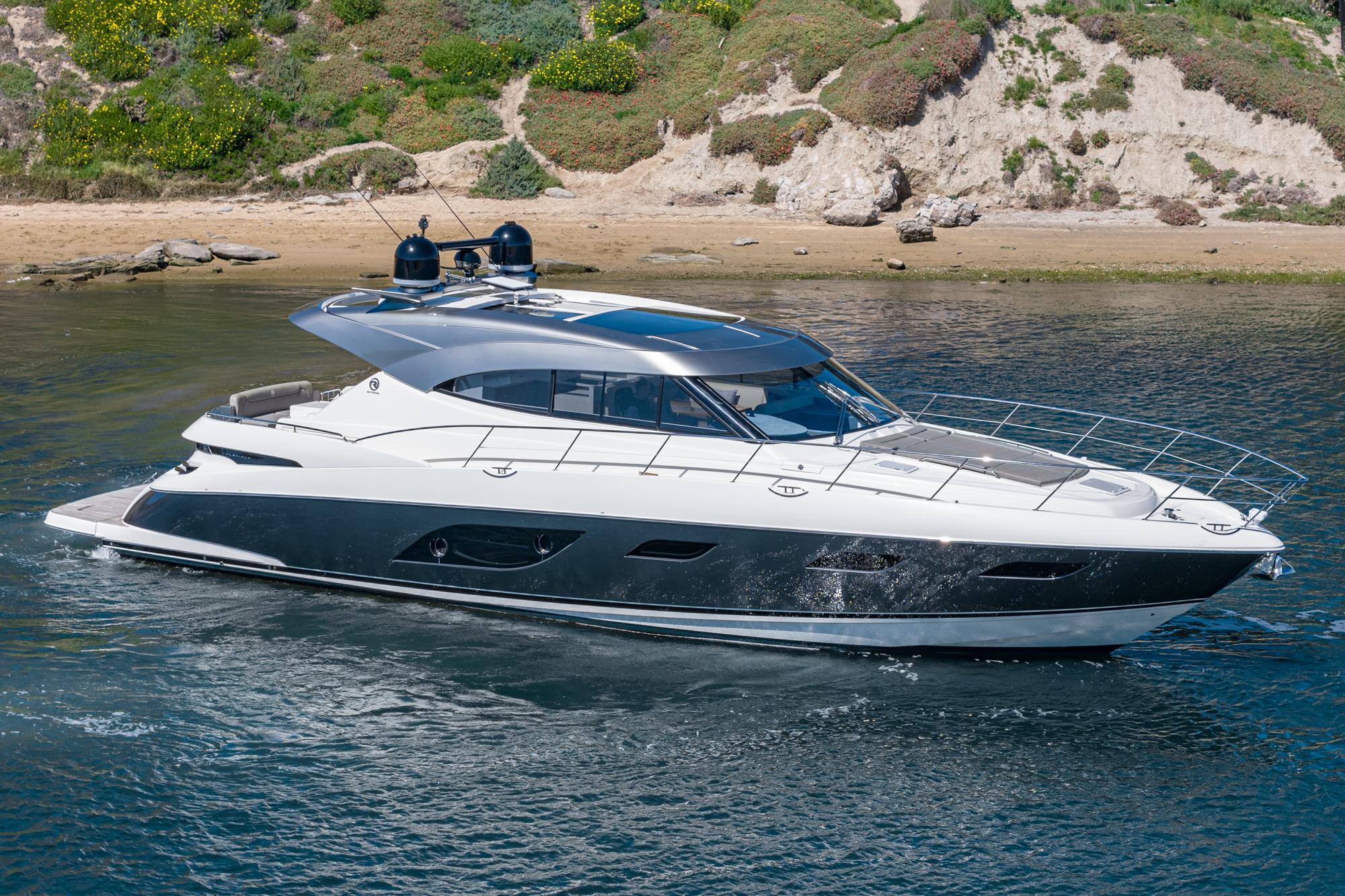2020 Riviera 6000 Sport Yacht Platinum Edition