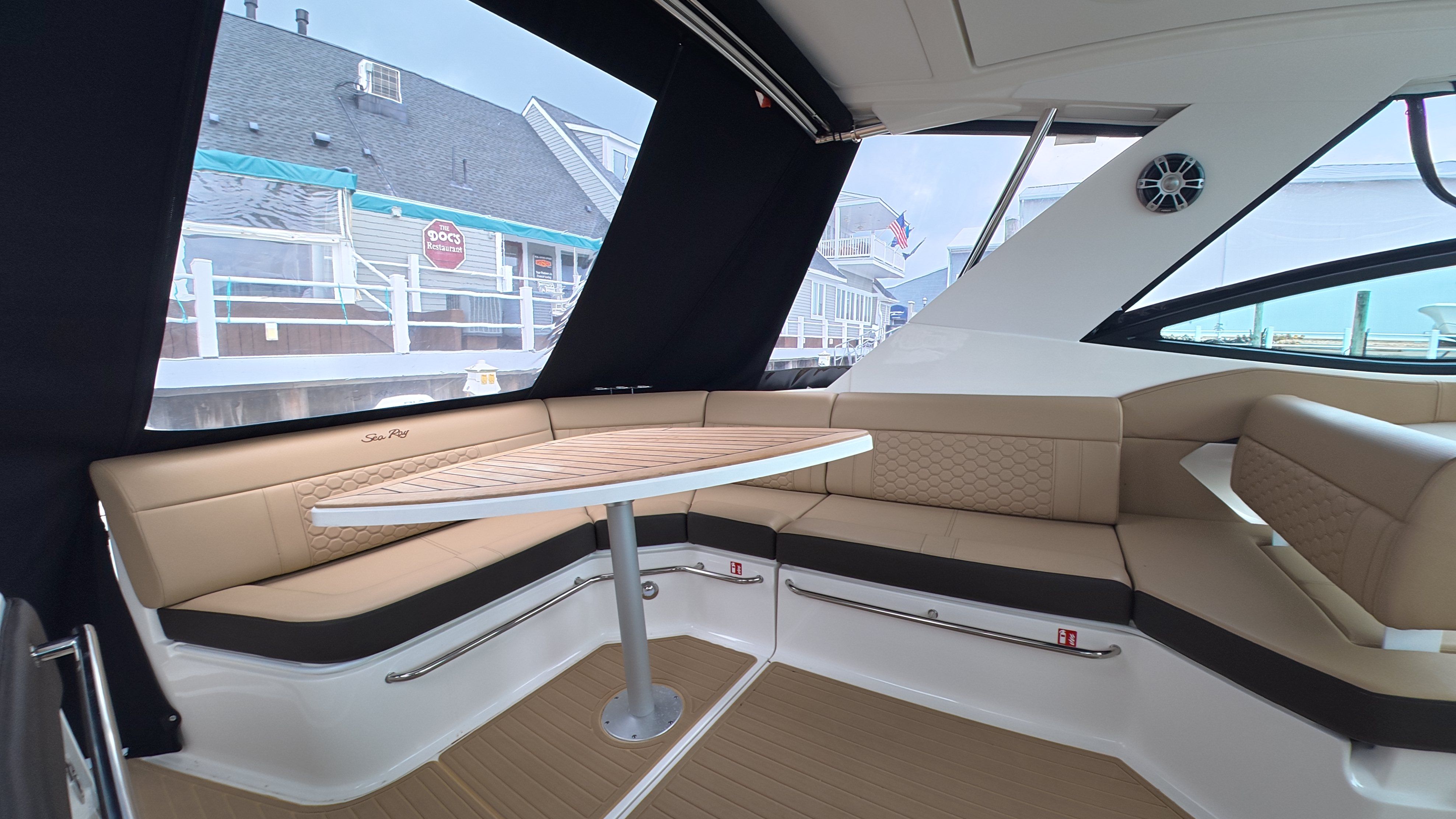 2025 Sea Ray Sundancer 320 Outboard - 9