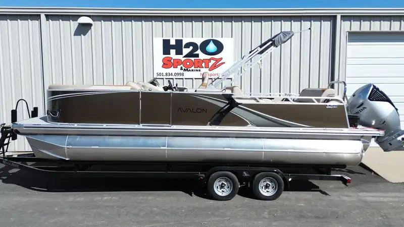 2026 Avalon LSZ Versatile Rear Lounger 23FT - 2