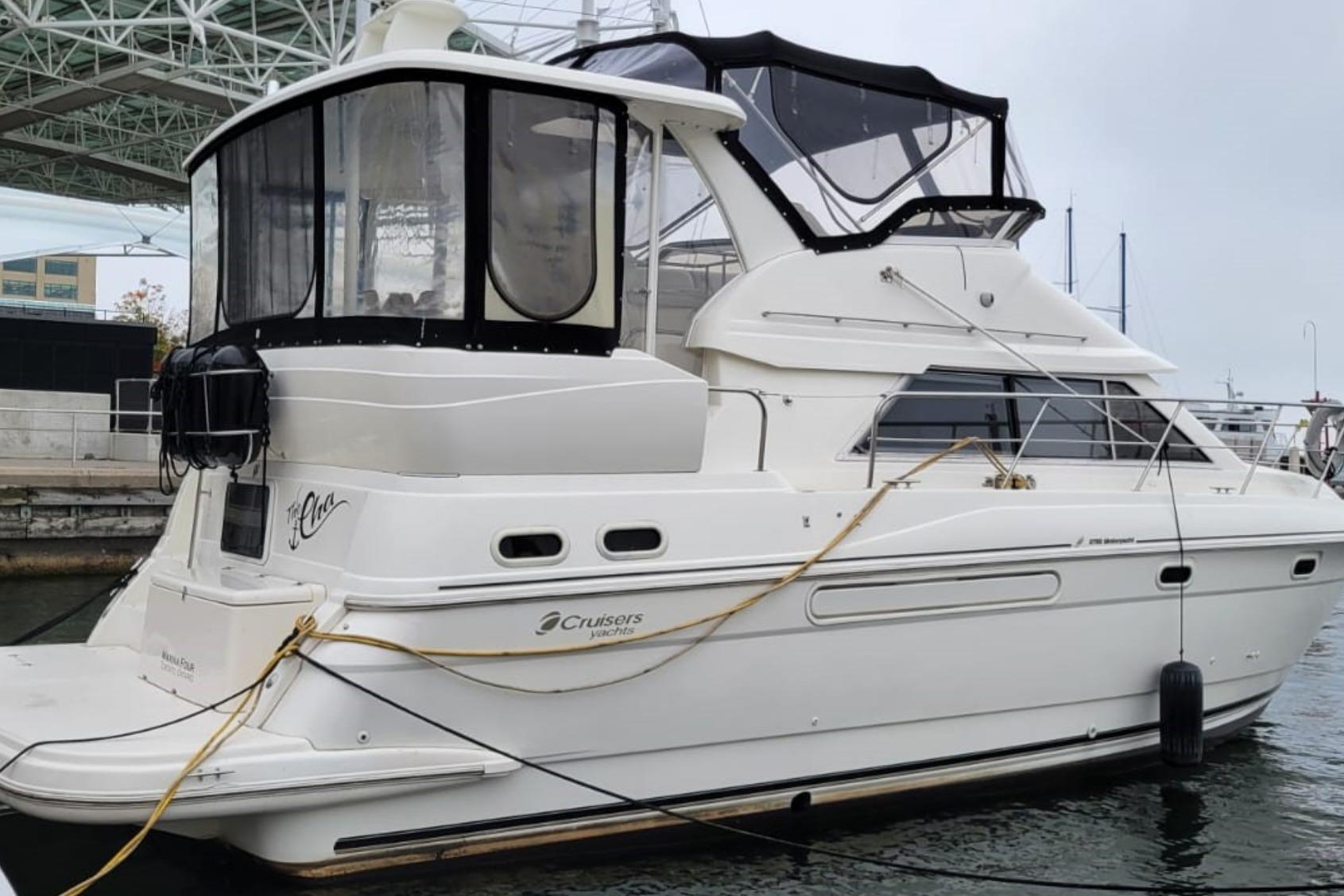 1999 Cruisers Yachts 3750 Motoryacht
