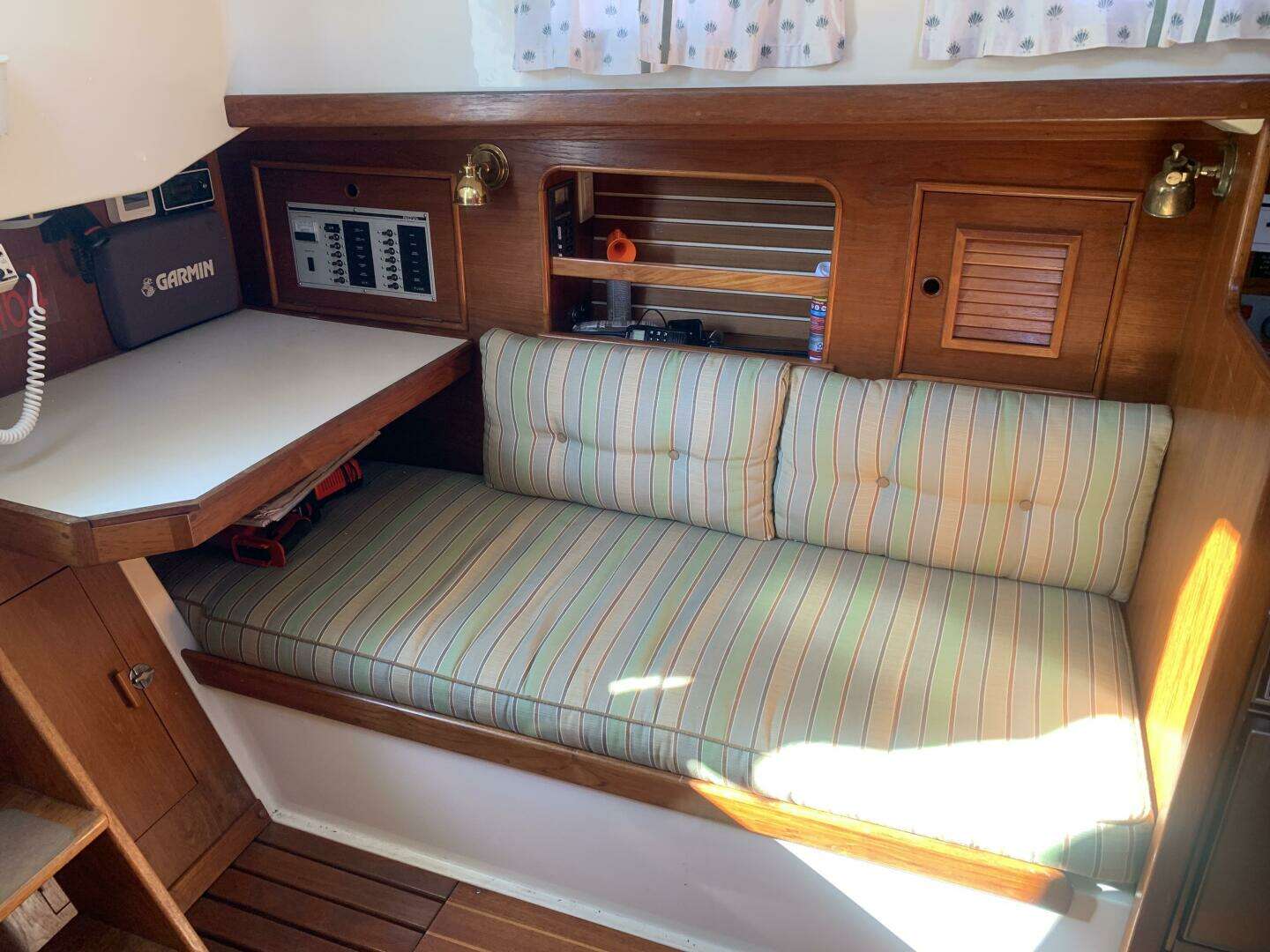 1987 Nonsuch Ultra 30 - Image 26