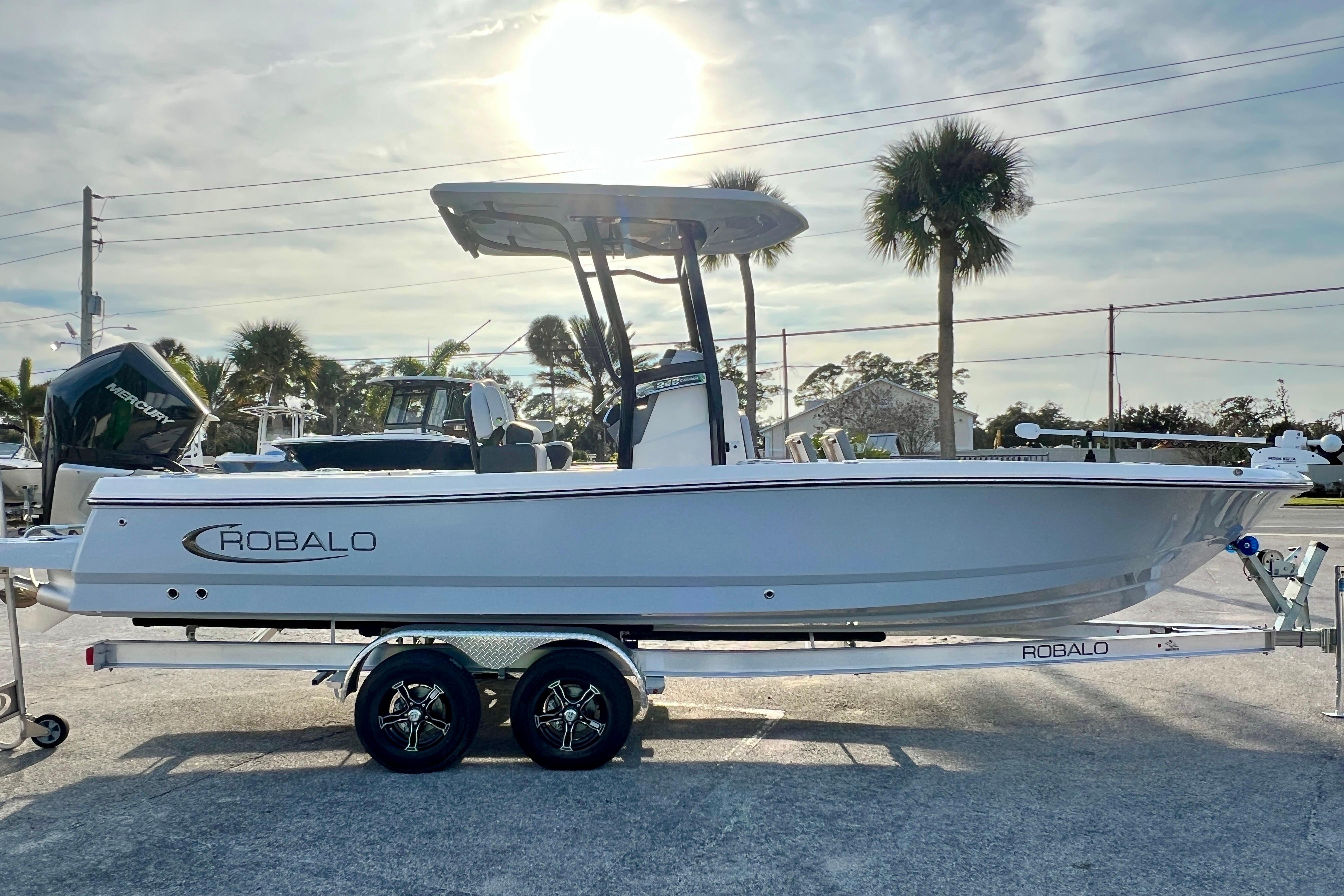2026 Robalo 246 Cayman