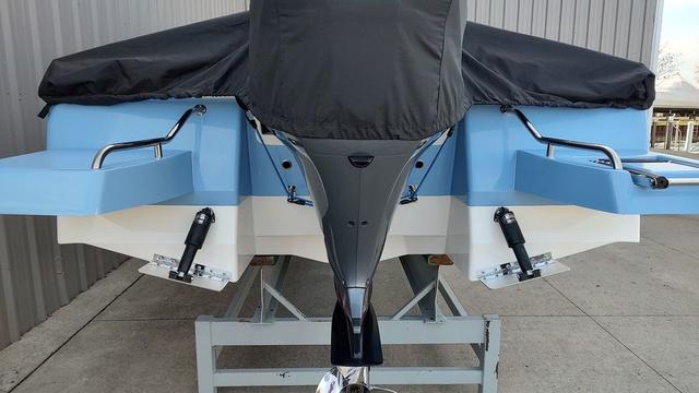 2025 Robalo 226 Cayman - 3