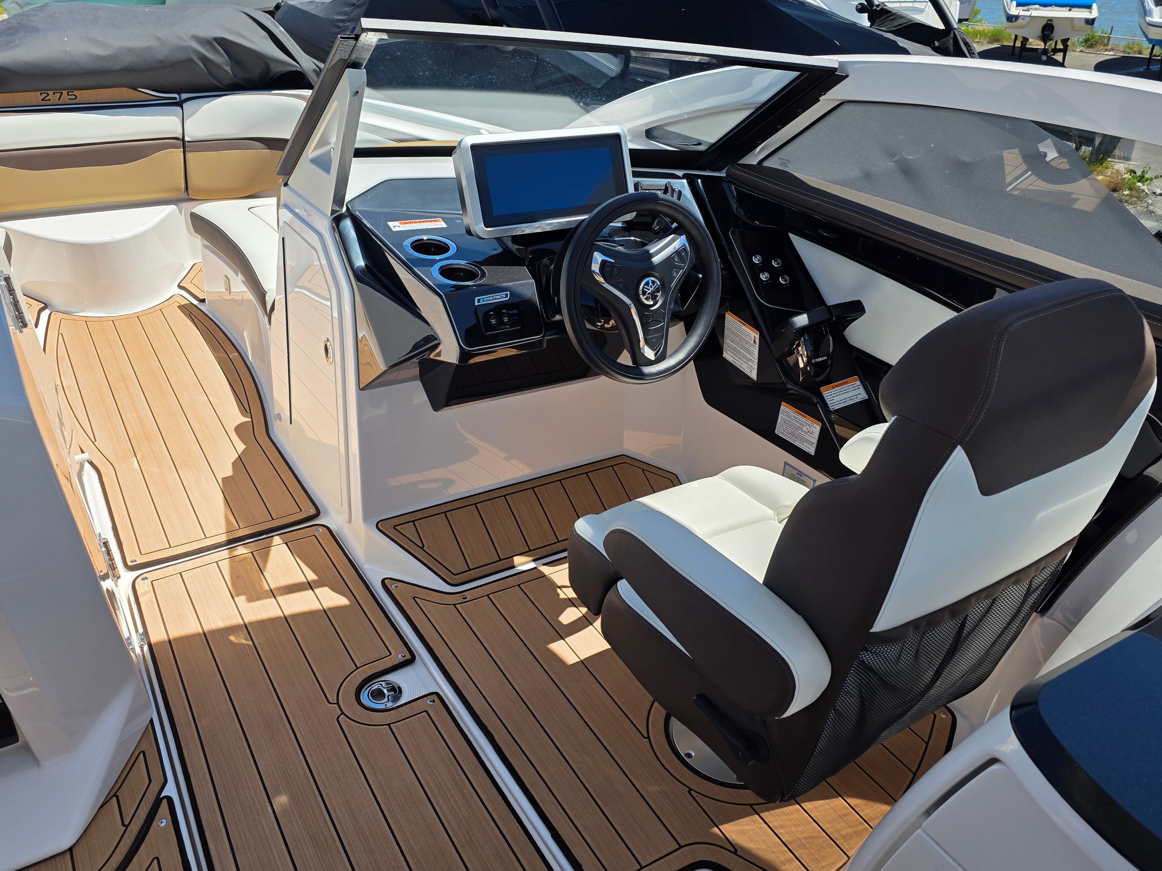The image shows the cockpit of a 2023 Yamaha Boats SD275 with a modern helm station.