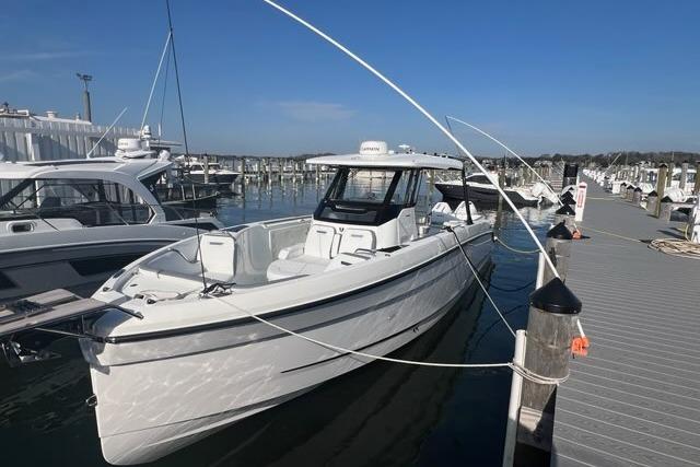 2026 Wellcraft 38 T-Top