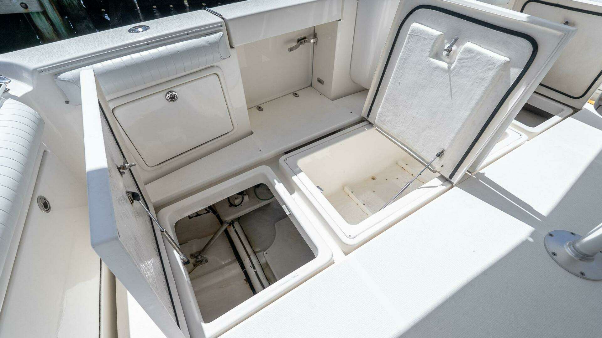2005 Riviera 51 Flybridge - Image 32