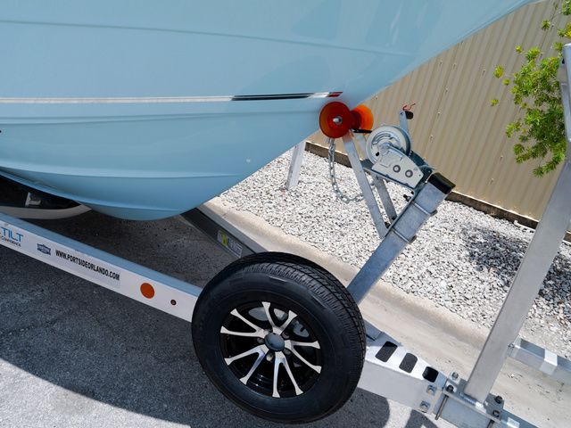 2027 Bulls Bay 230 Center Console - 47