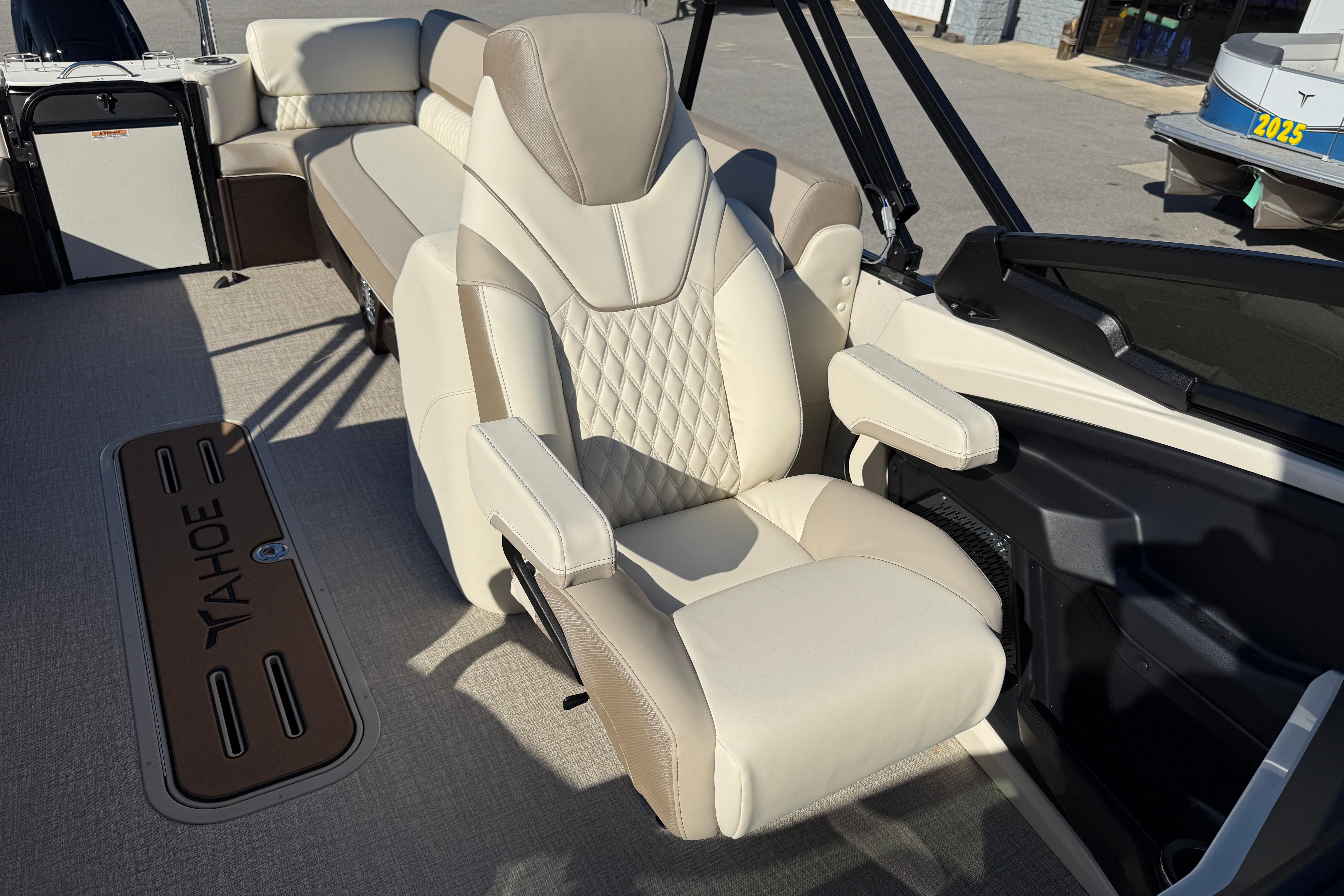 2026 Tahoe Pontoon Cascade Quad Lounger Windshield with luxurious seating and modern design.