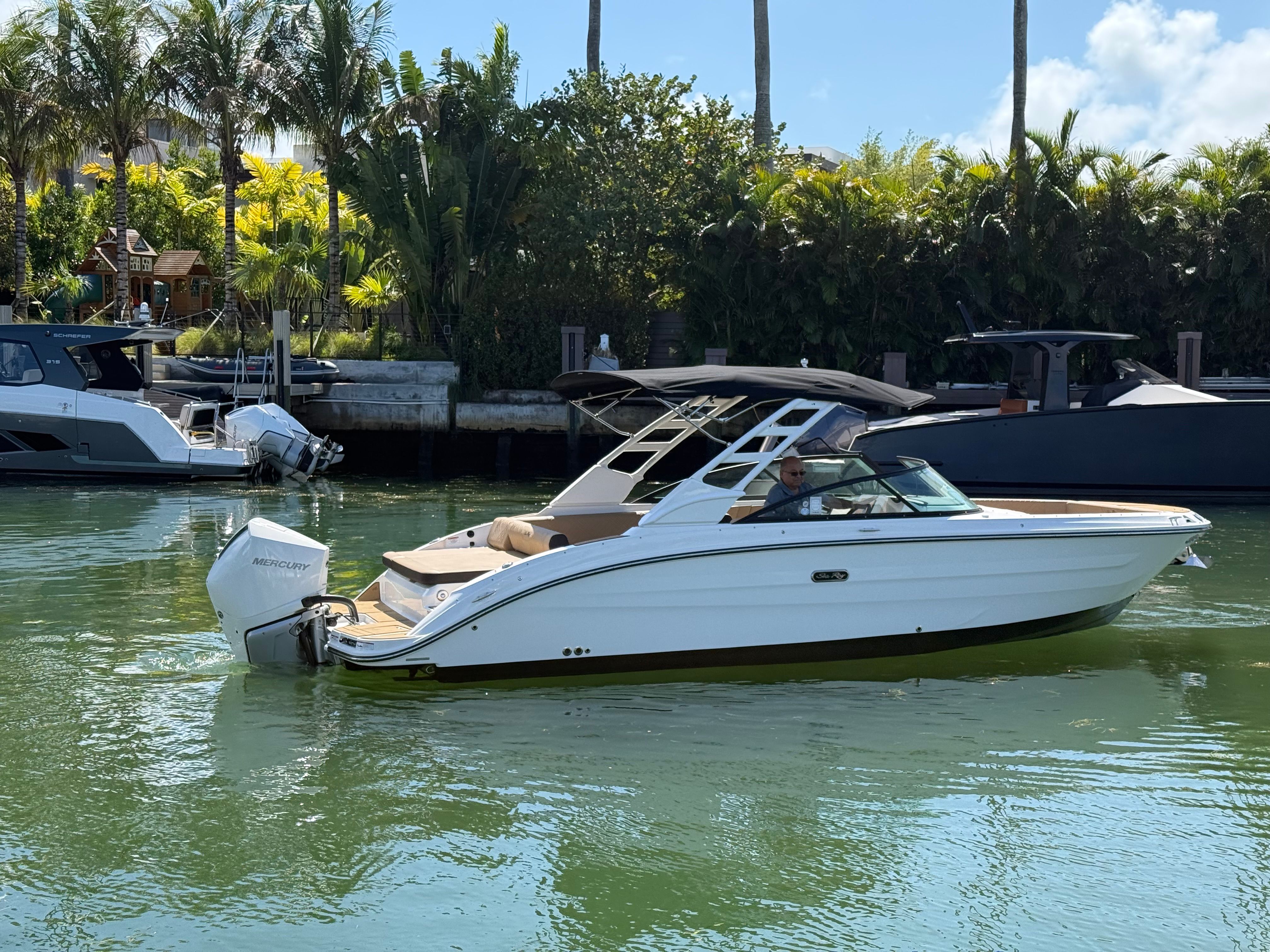 2026 Sea Ray SDX 270 Outboard - 8