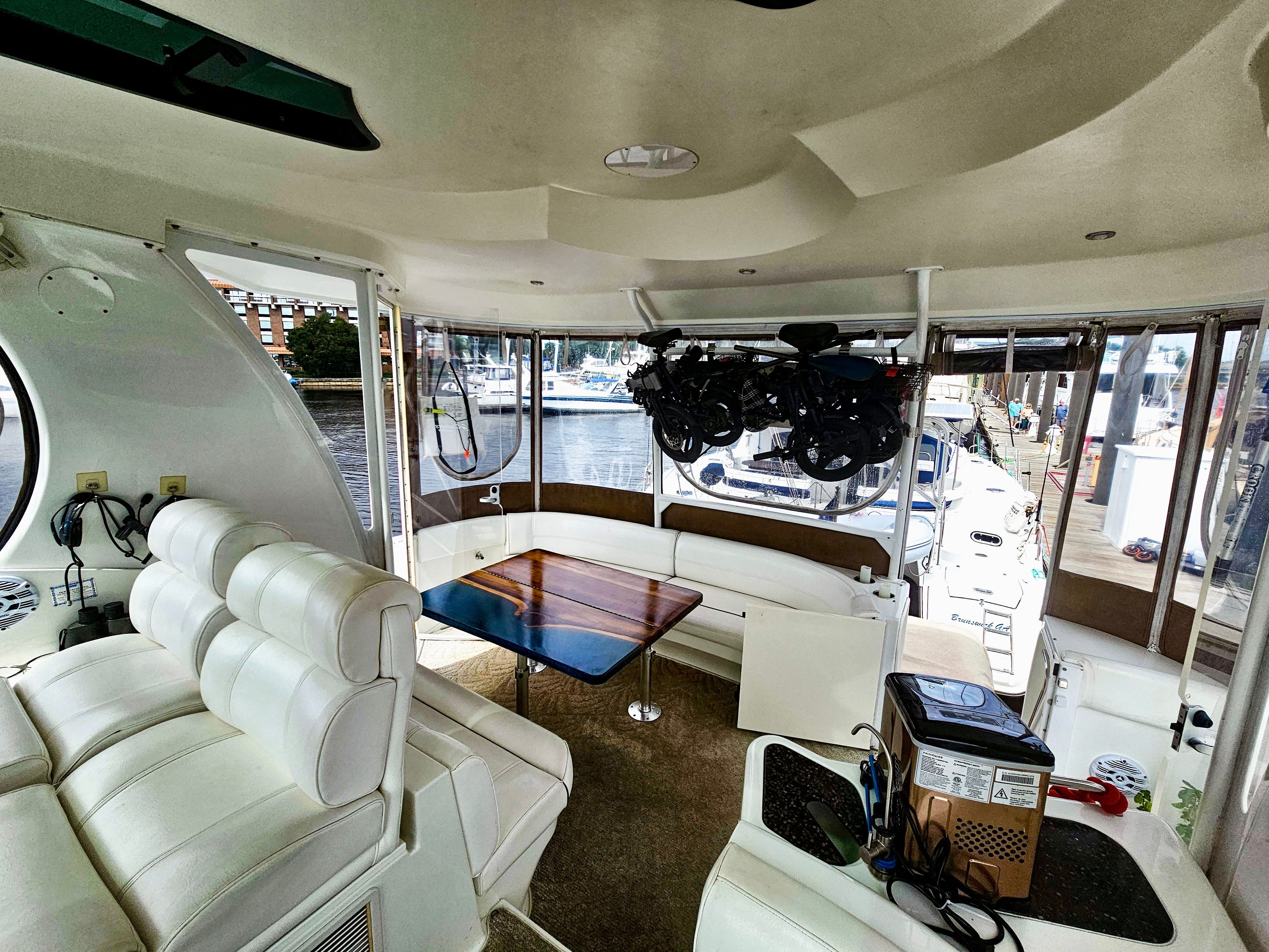 2008 Cruisers Yachts 455 Express Motoryacht - 9