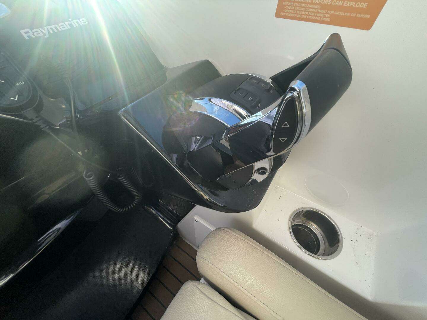 2016 Rinker 310 Express - Image 28