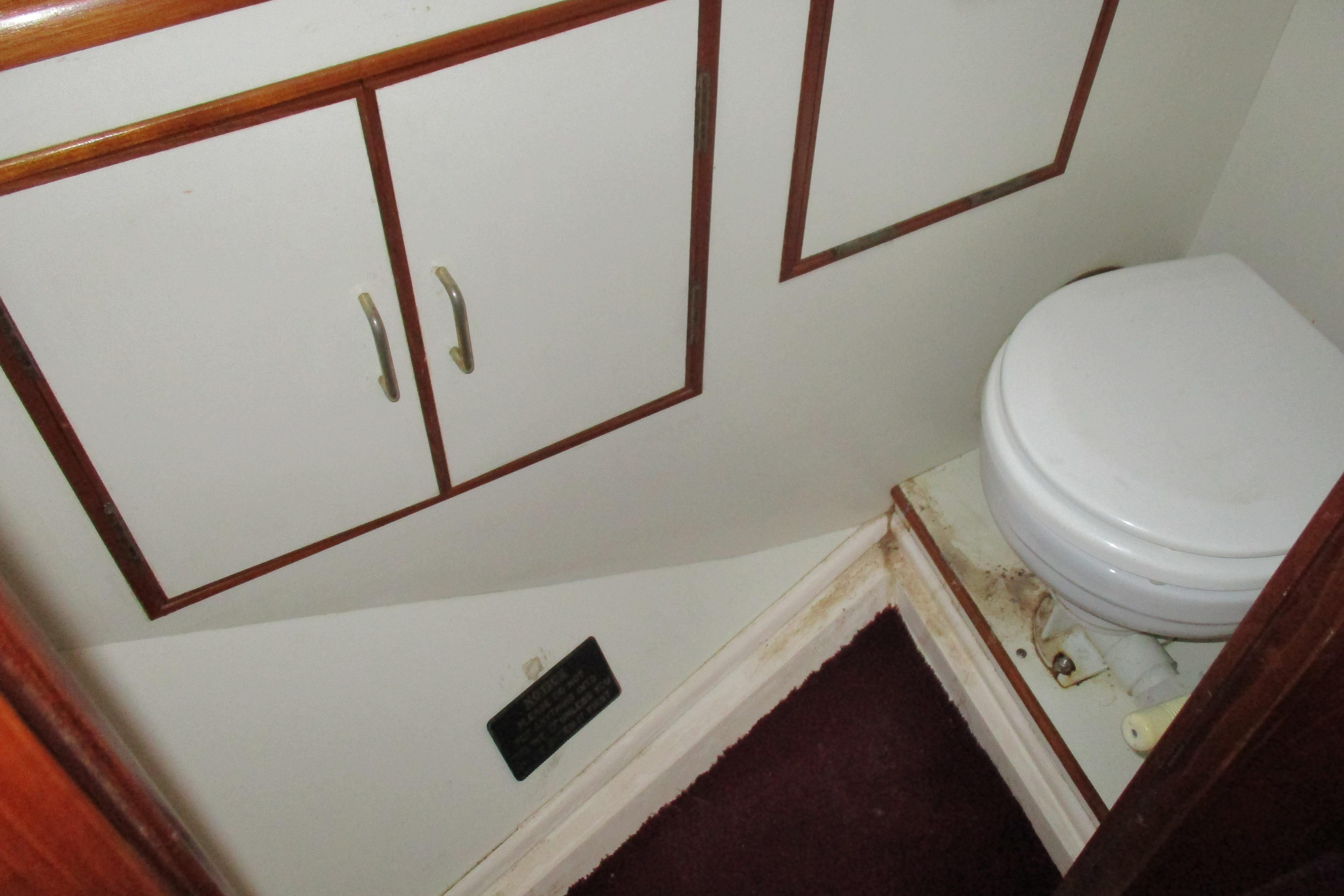 Bathroom of 1986 Ocean Alexander 40 Double Cabin.